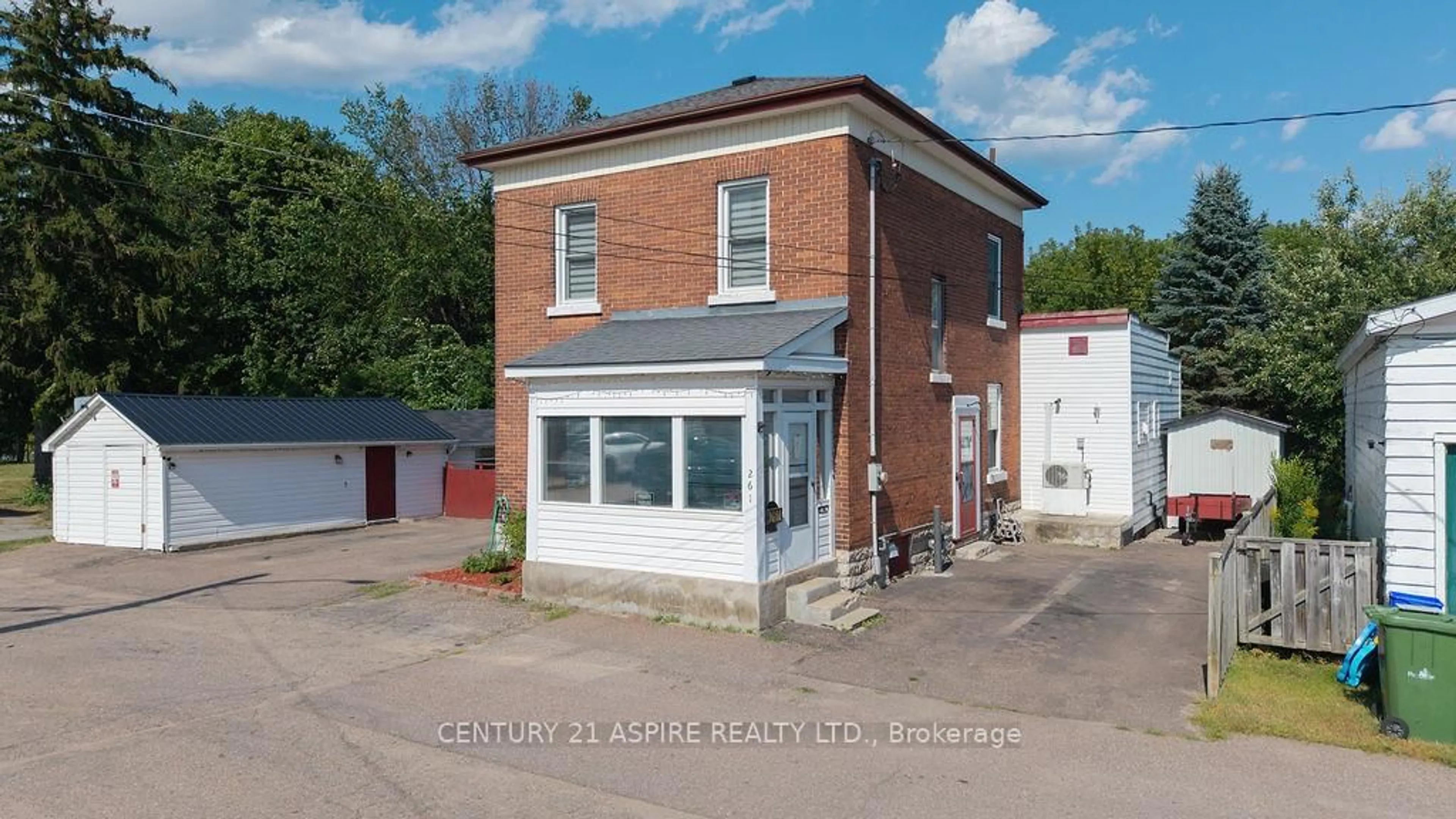 A pic from outside/outdoor area/front of a property/back of a property/a pic from drone, building for 261 Maiden Lane, Pembroke Ontario K8A 4J9