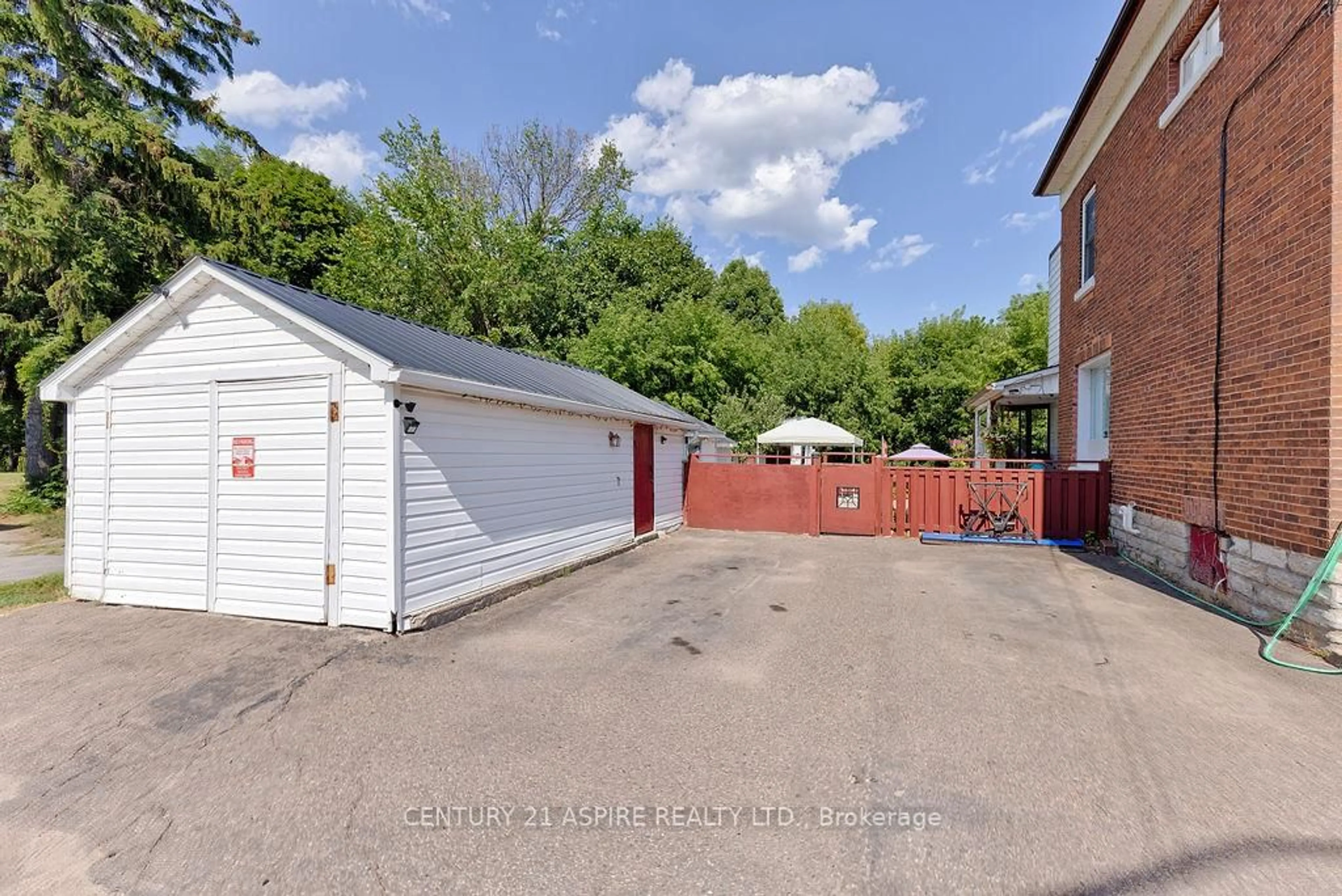 A pic from outside/outdoor area/front of a property/back of a property/a pic from drone, street for 261 Maiden Lane, Pembroke Ontario K8A 4J9