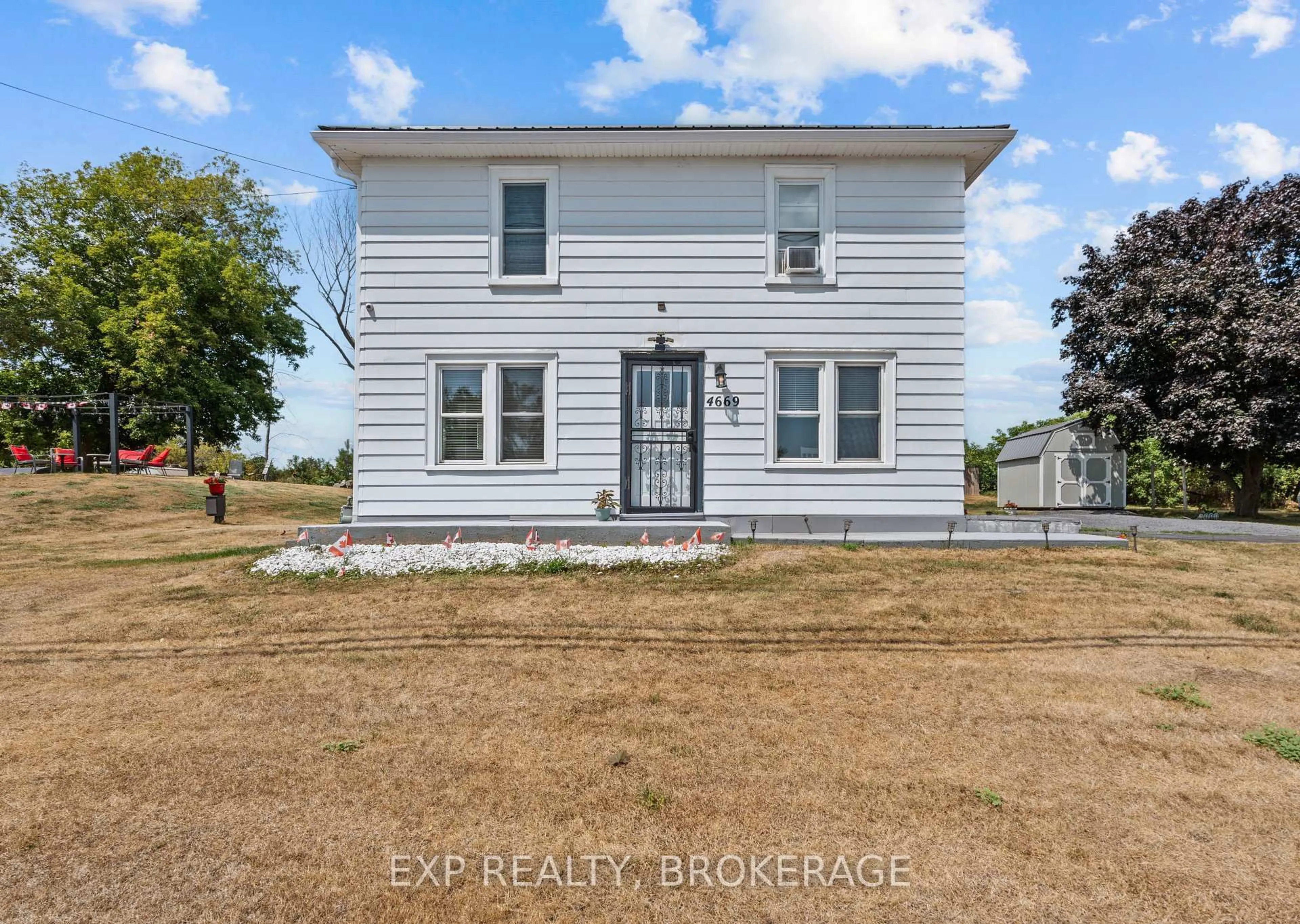 A pic from outside/outdoor area/front of a property/back of a property/a pic from drone, building for 4669 BATH Rd, Bath Ontario K0H 1G0