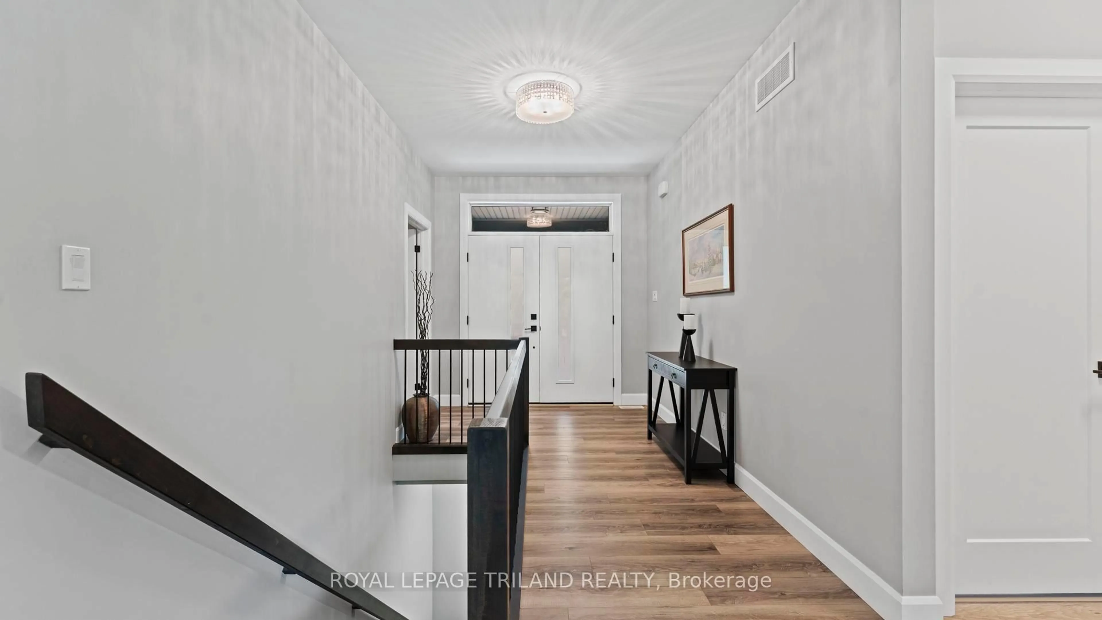 Indoor entryway for 8443 Goosemarsh Line, Lambton Shores Ontario N0M 1T0