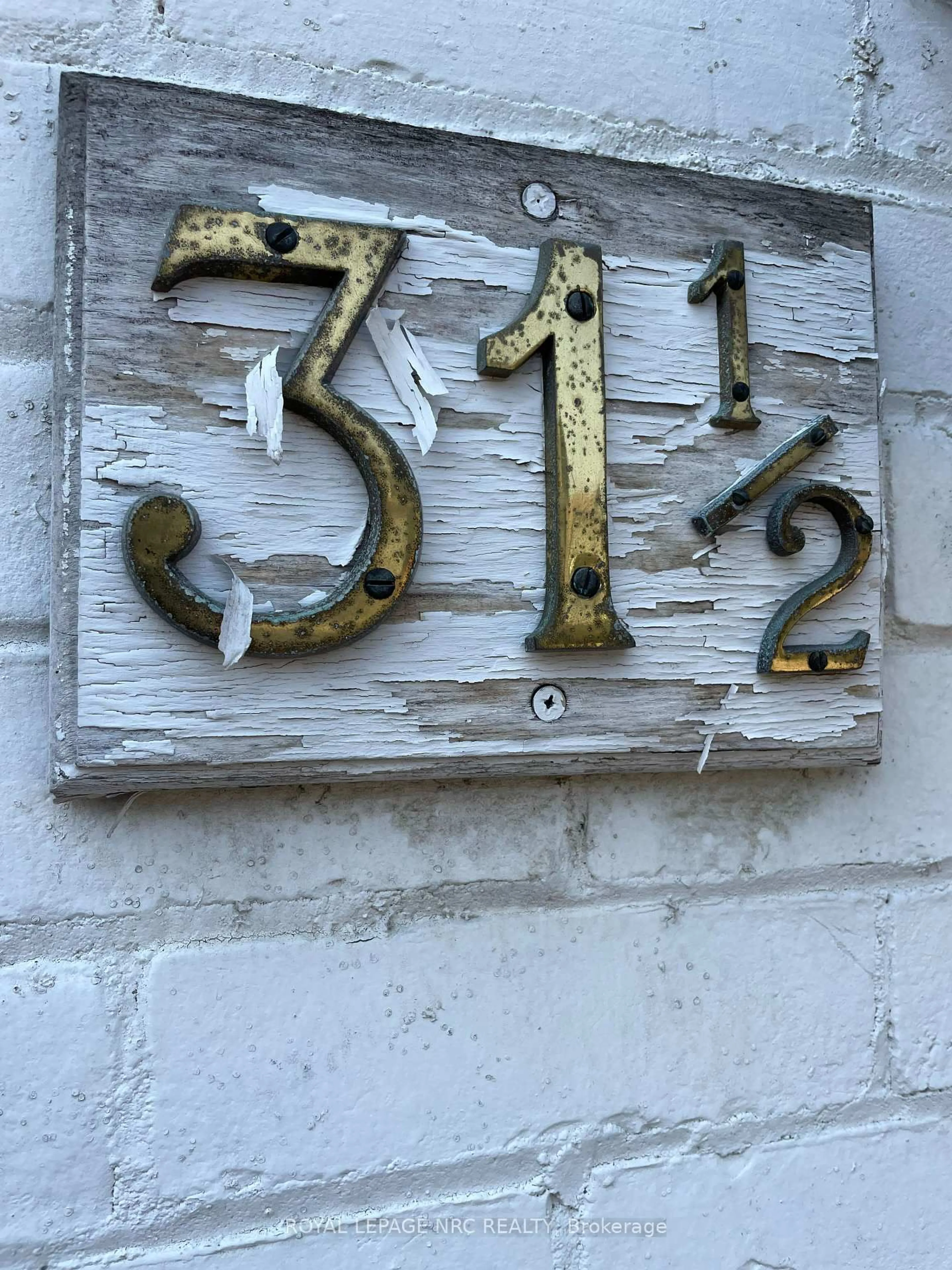 Unknown for 31 1/2 Academy St, St. Catharines Ontario L2R 4Z9