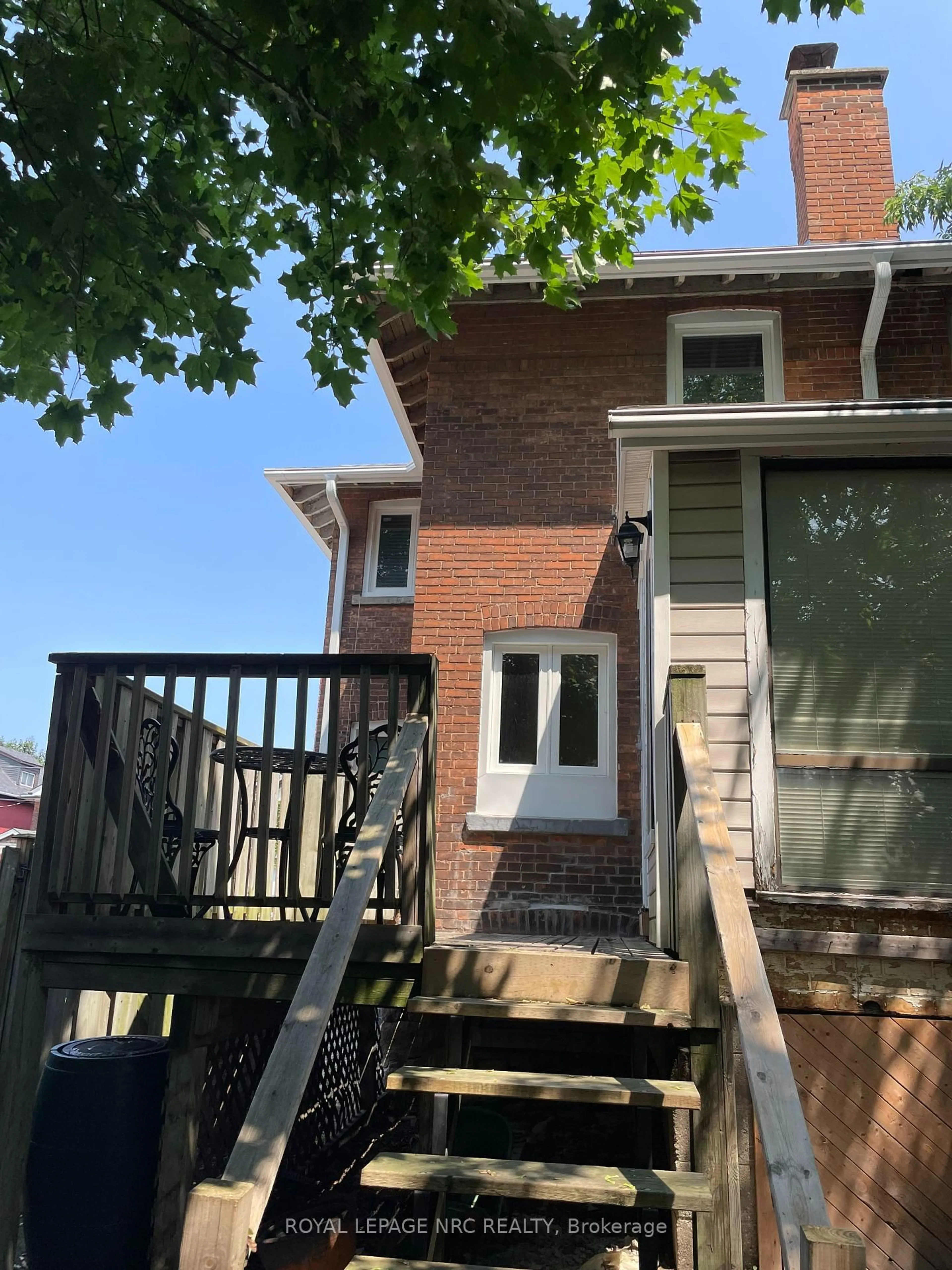 Unknown for 31 1/2 Academy St, St. Catharines Ontario L2R 4Z9