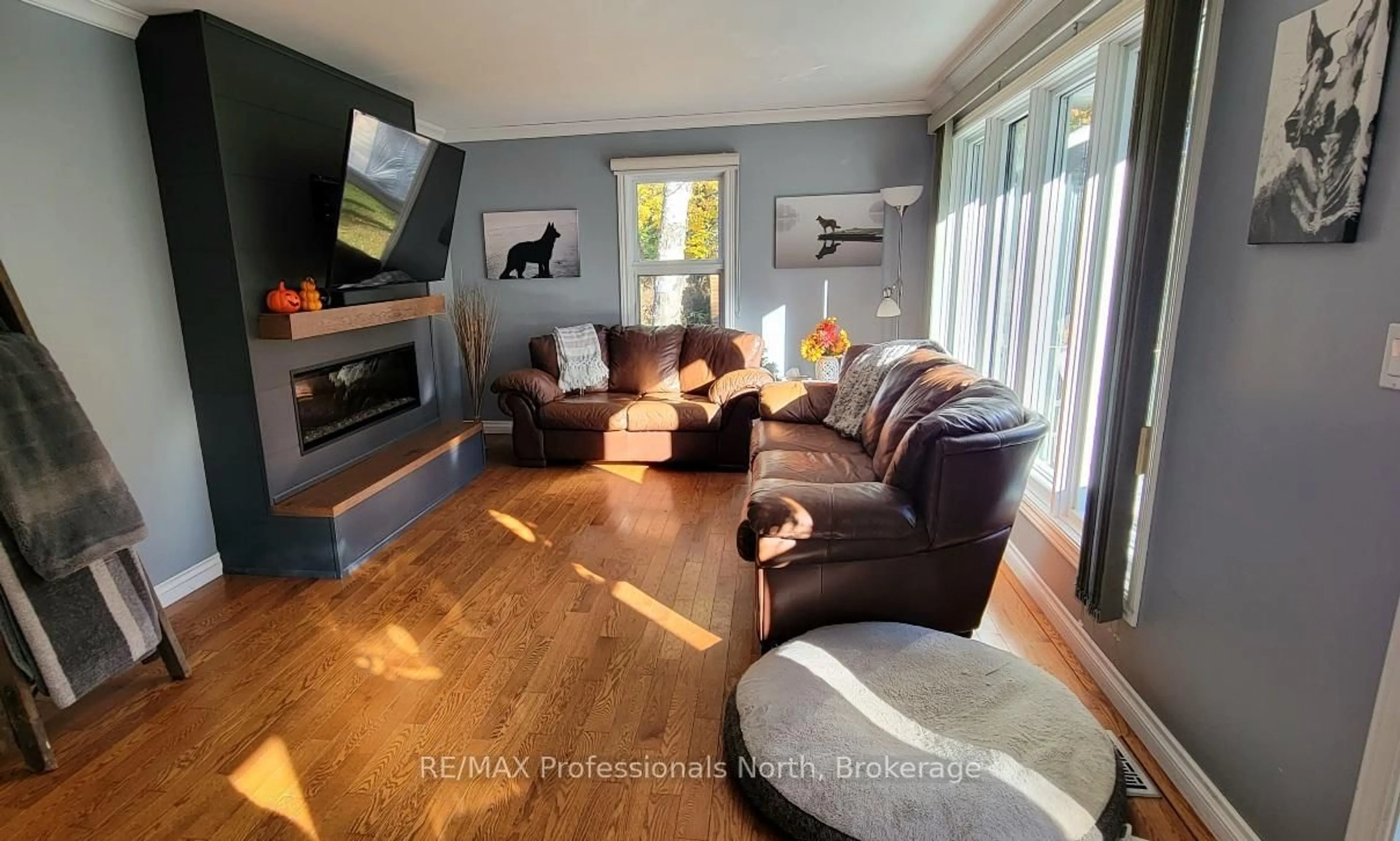 Living room with furniture, wood/laminate floor for 96 West Browns Rd, Huntsville Ontario P1H 1S2