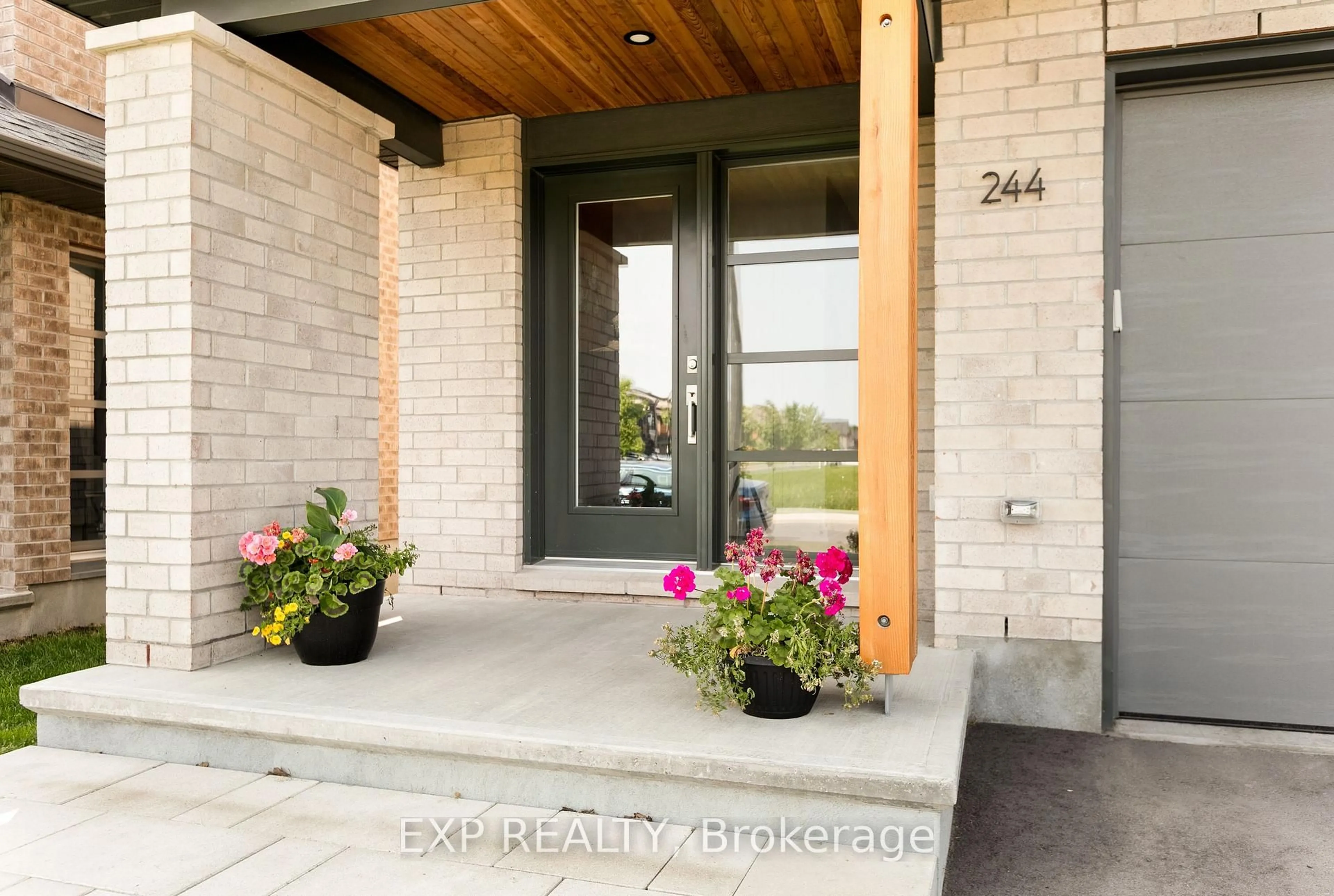 Indoor entryway for 244 Shuttleworth Dr, Ottawa Ontario K1T 0T4