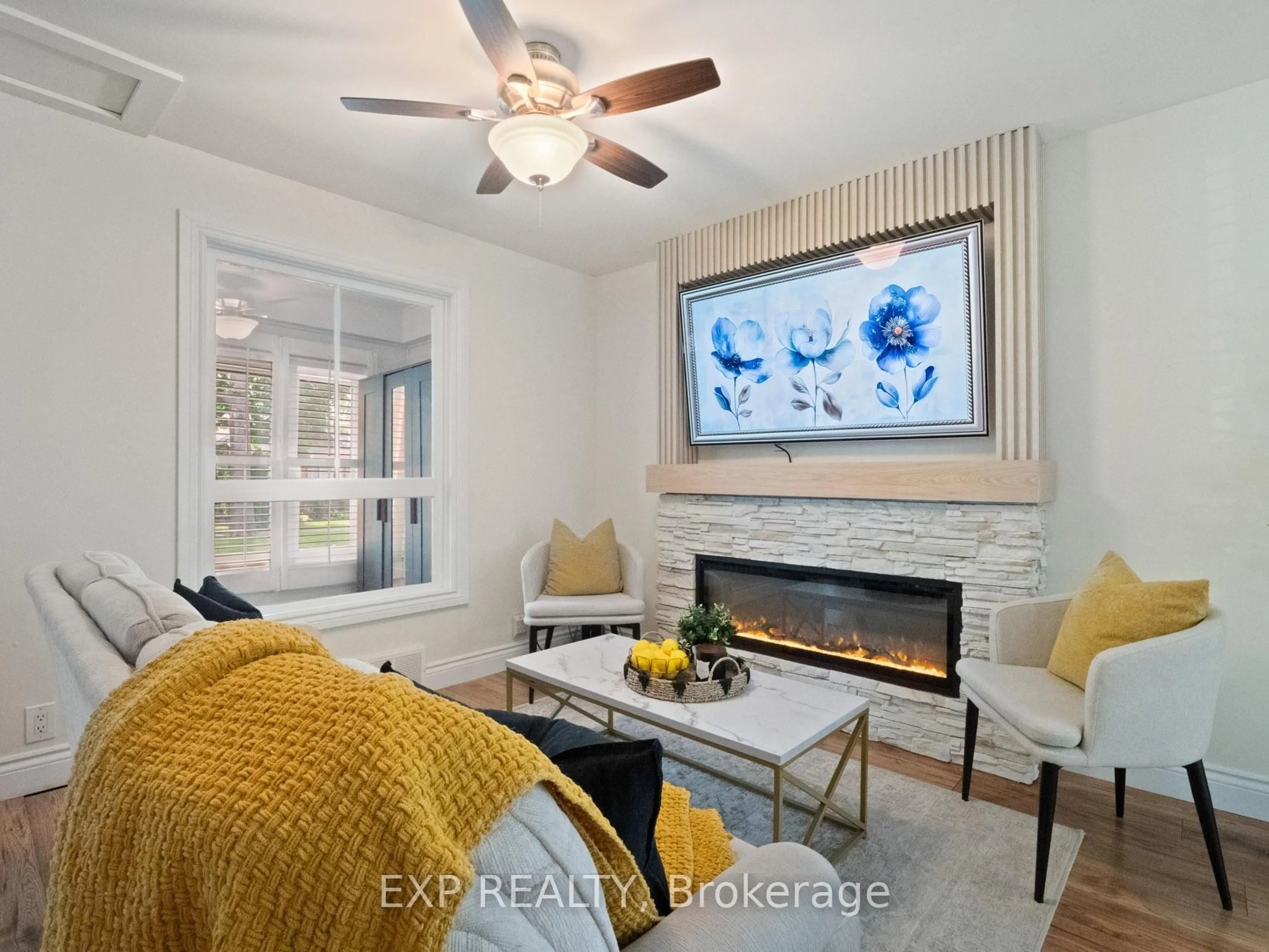 Living room with furniture, unknown for 4 Wiley St, St. Catharines Ontario L2R 4E3
