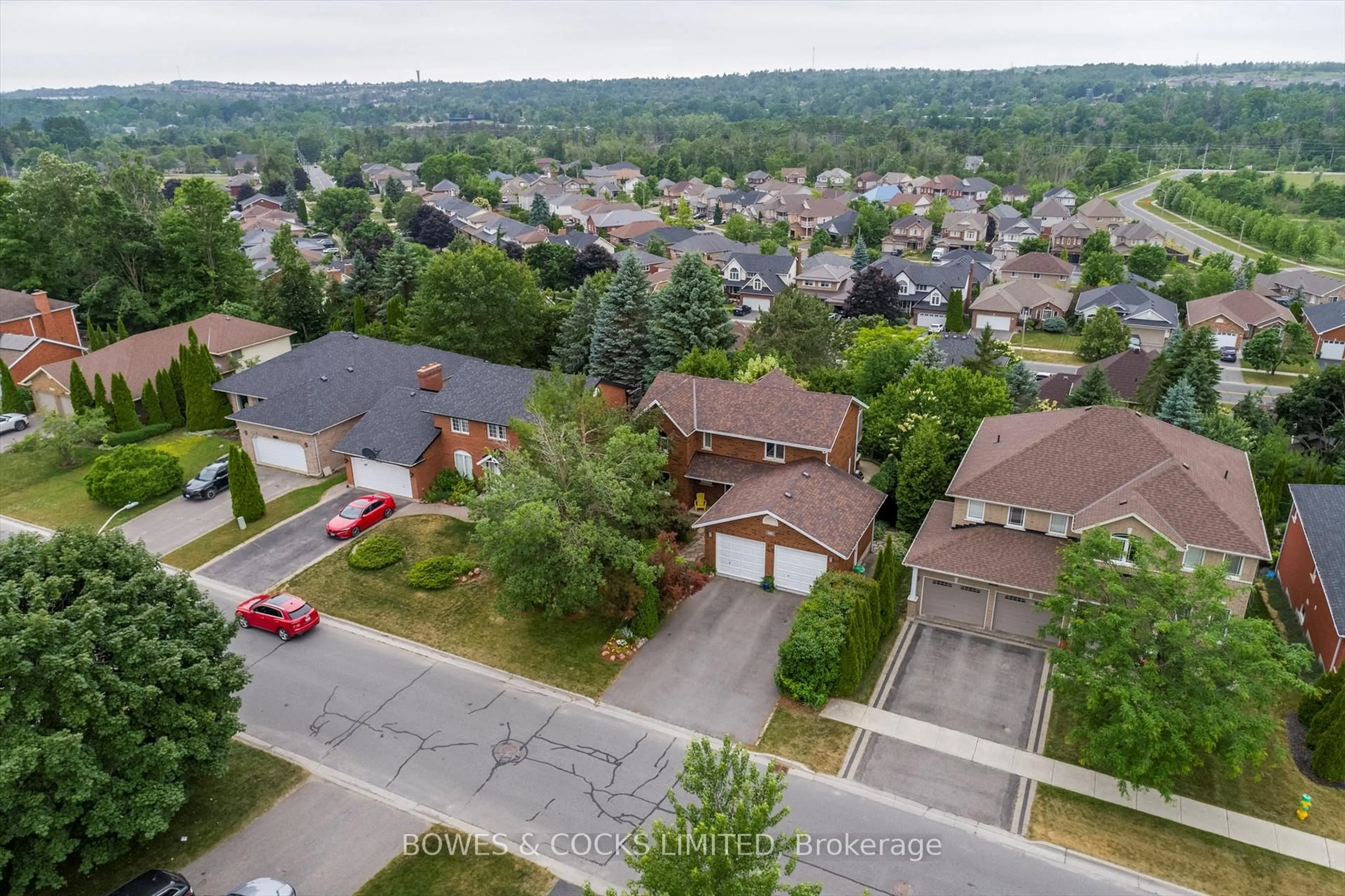 A pic from outside/outdoor area/front of a property/back of a property/a pic from drone, street for 1543 Scollard Cres, Peterborough East Ontario K9H 7L1