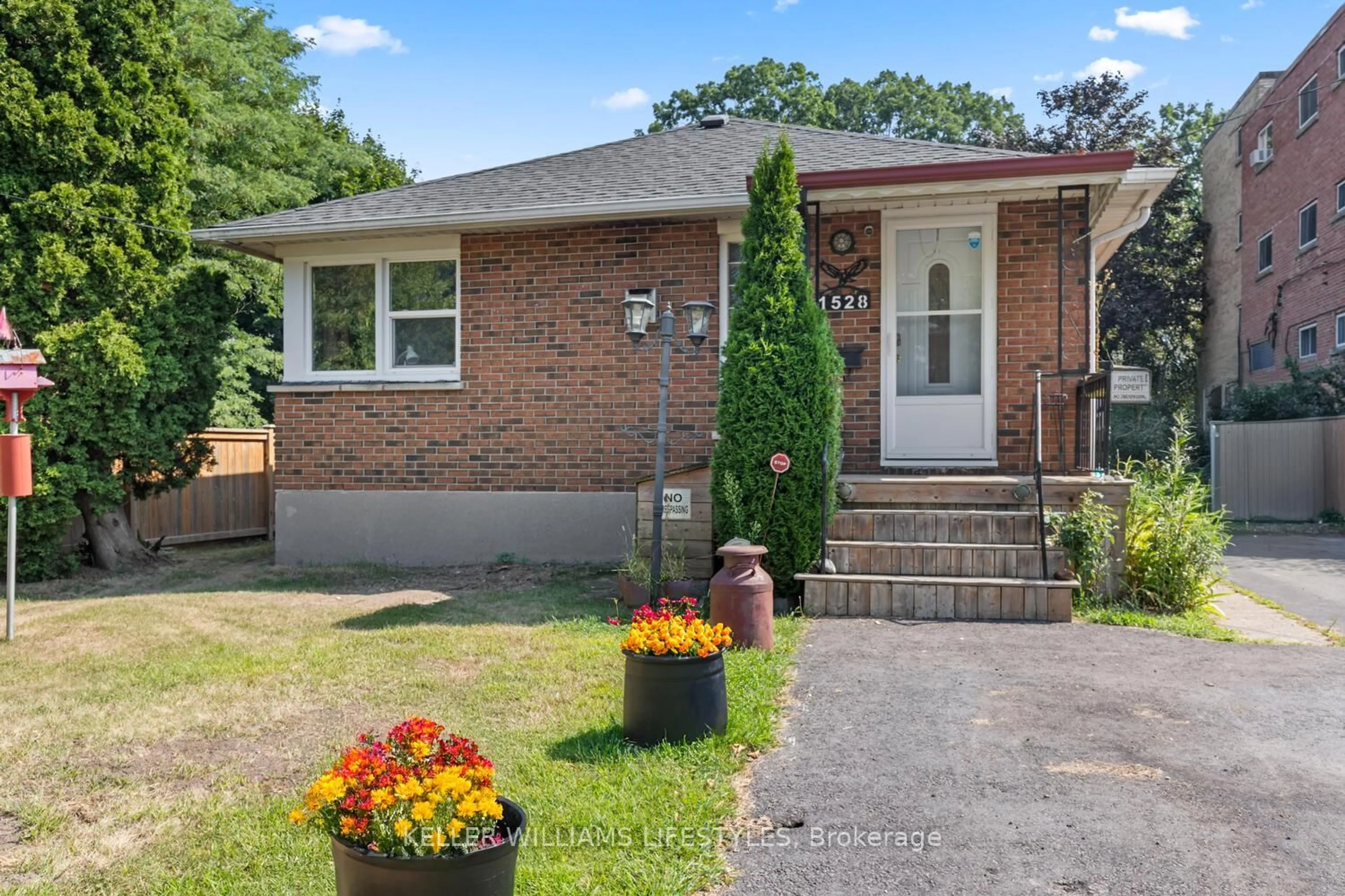 Home with brick exterior material, street for 1528 Mclarenwood Terr, London East Ontario N5W 1Y1