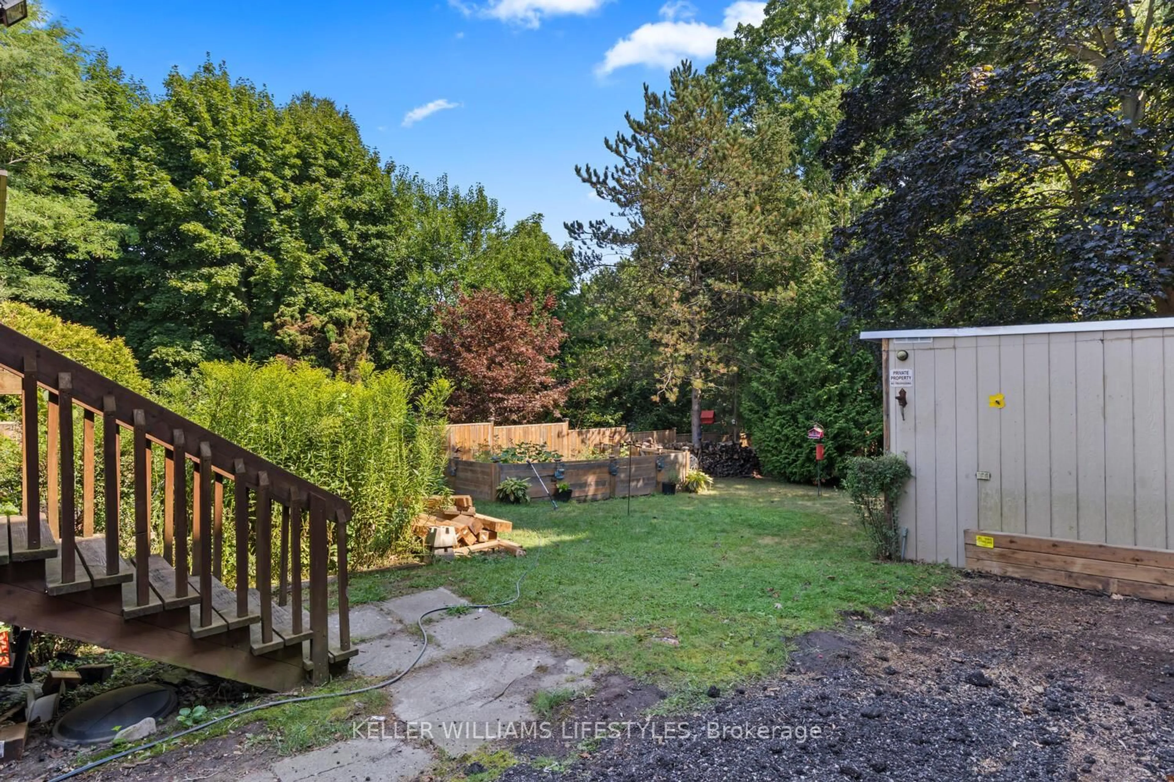 Unknown for 1528 Mclarenwood Terr, London East Ontario N5W 1Y1