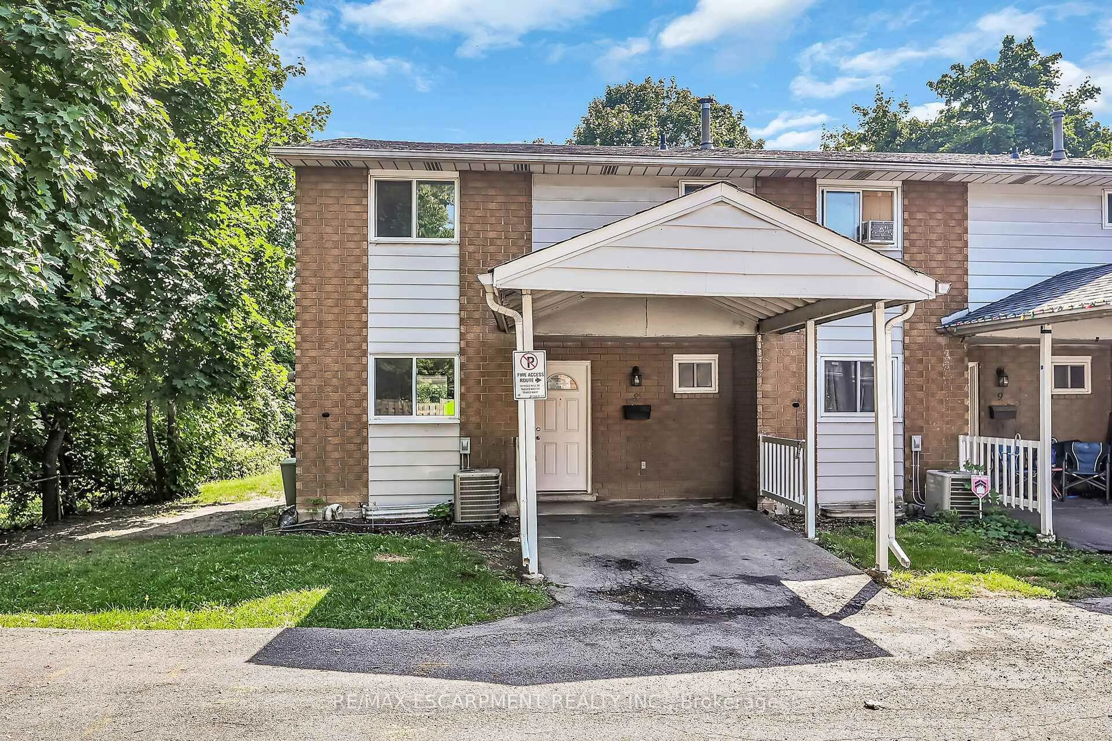 Unknown for 125 Limeridge Rd #8, Hamilton Ontario L9C 2V3