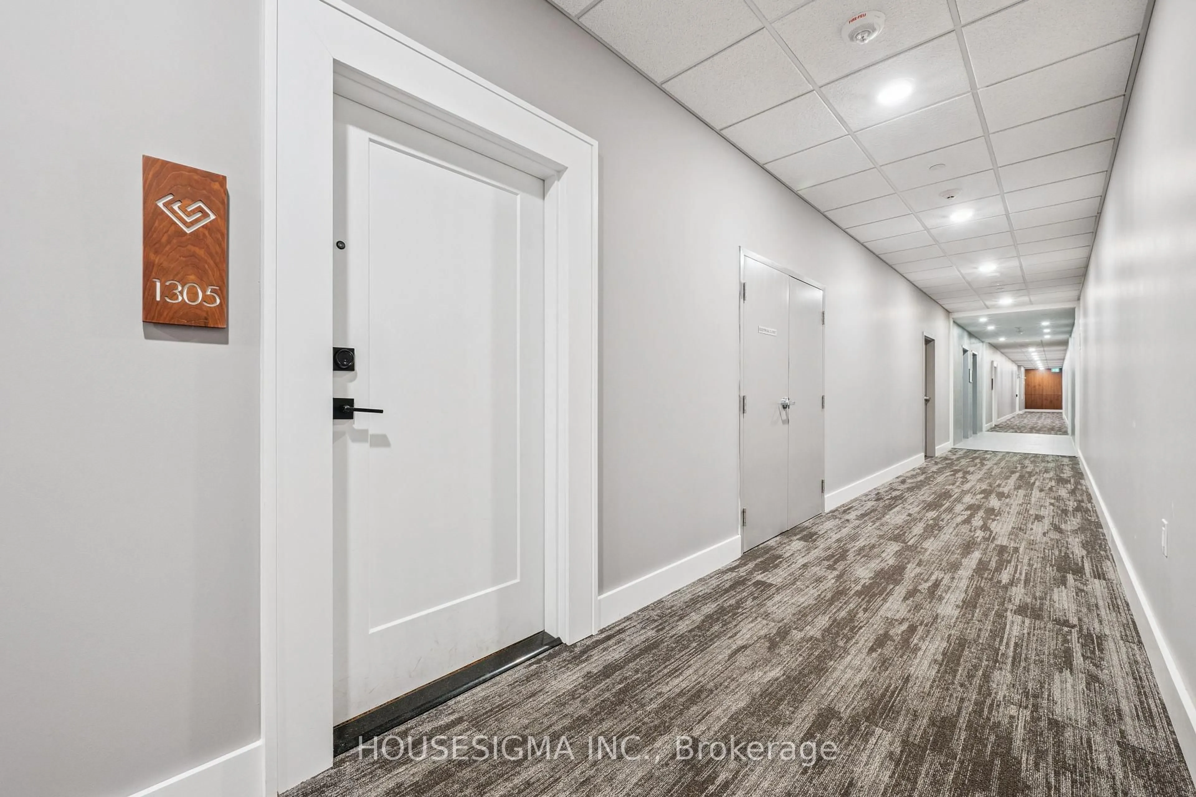 Indoor foyer for 1880 Gordon St #1305, Guelph Ontario N1L 0P5