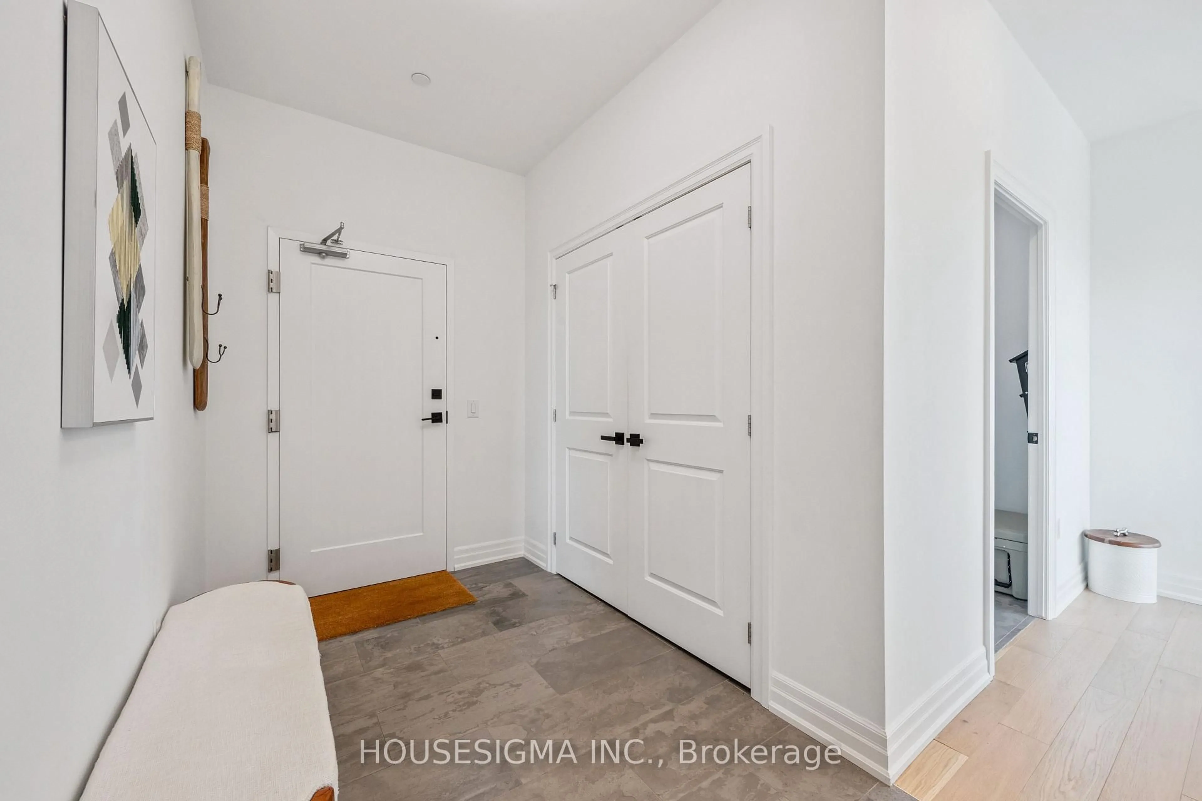 Indoor entryway for 1880 Gordon St #1305, Guelph Ontario N1L 0P5