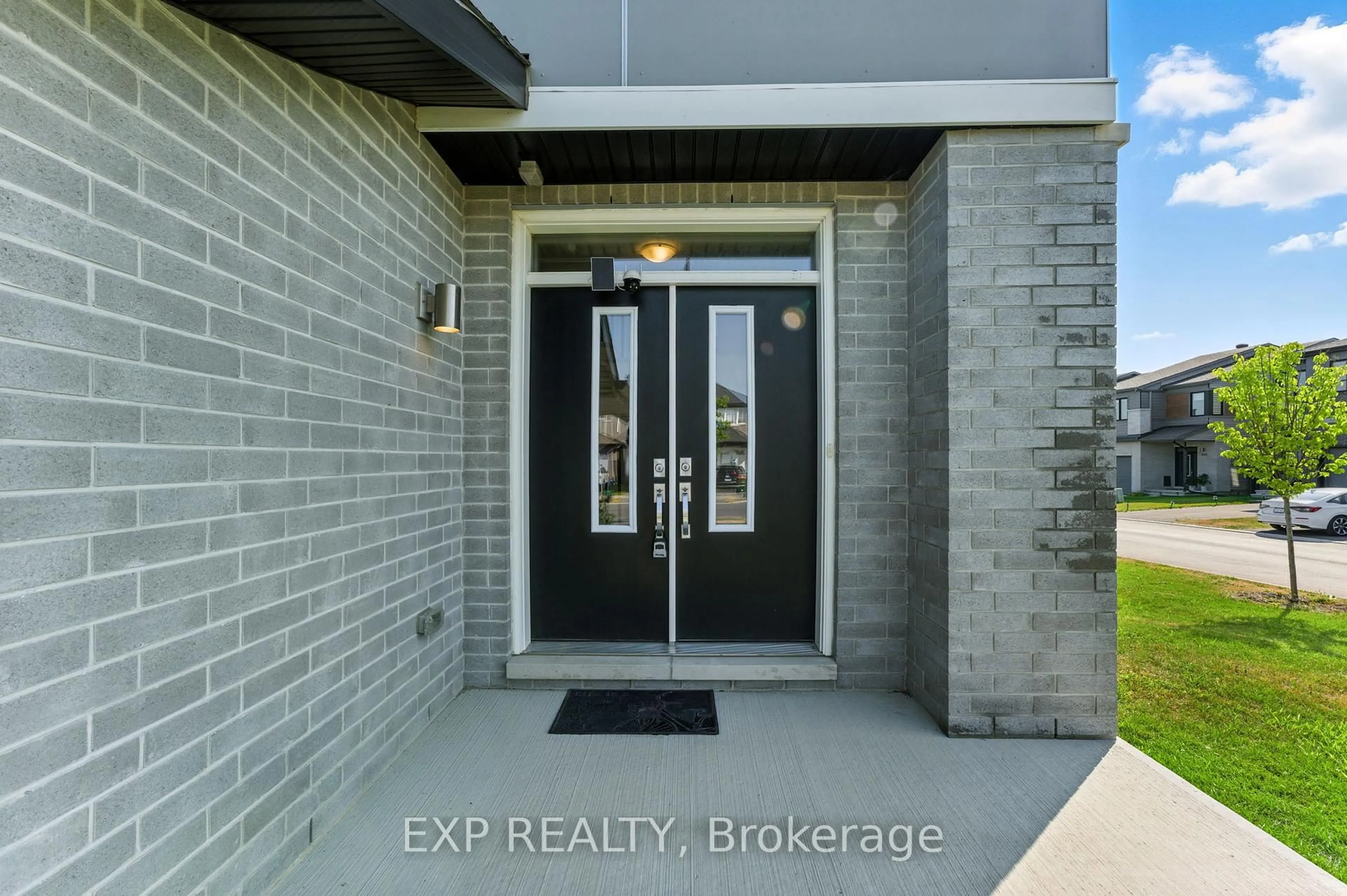 Indoor entryway for 641 Rouncey Rd, Ottawa Ontario K2V 0P4