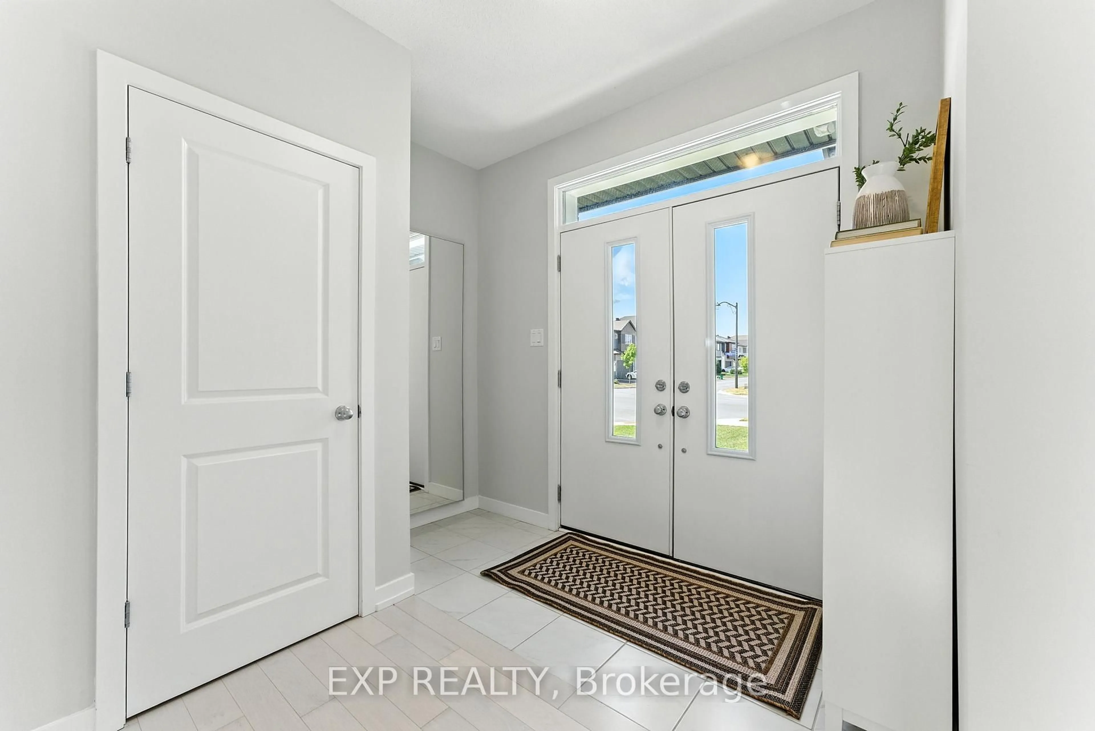 Indoor entryway for 641 Rouncey Rd, Ottawa Ontario K2V 0P4