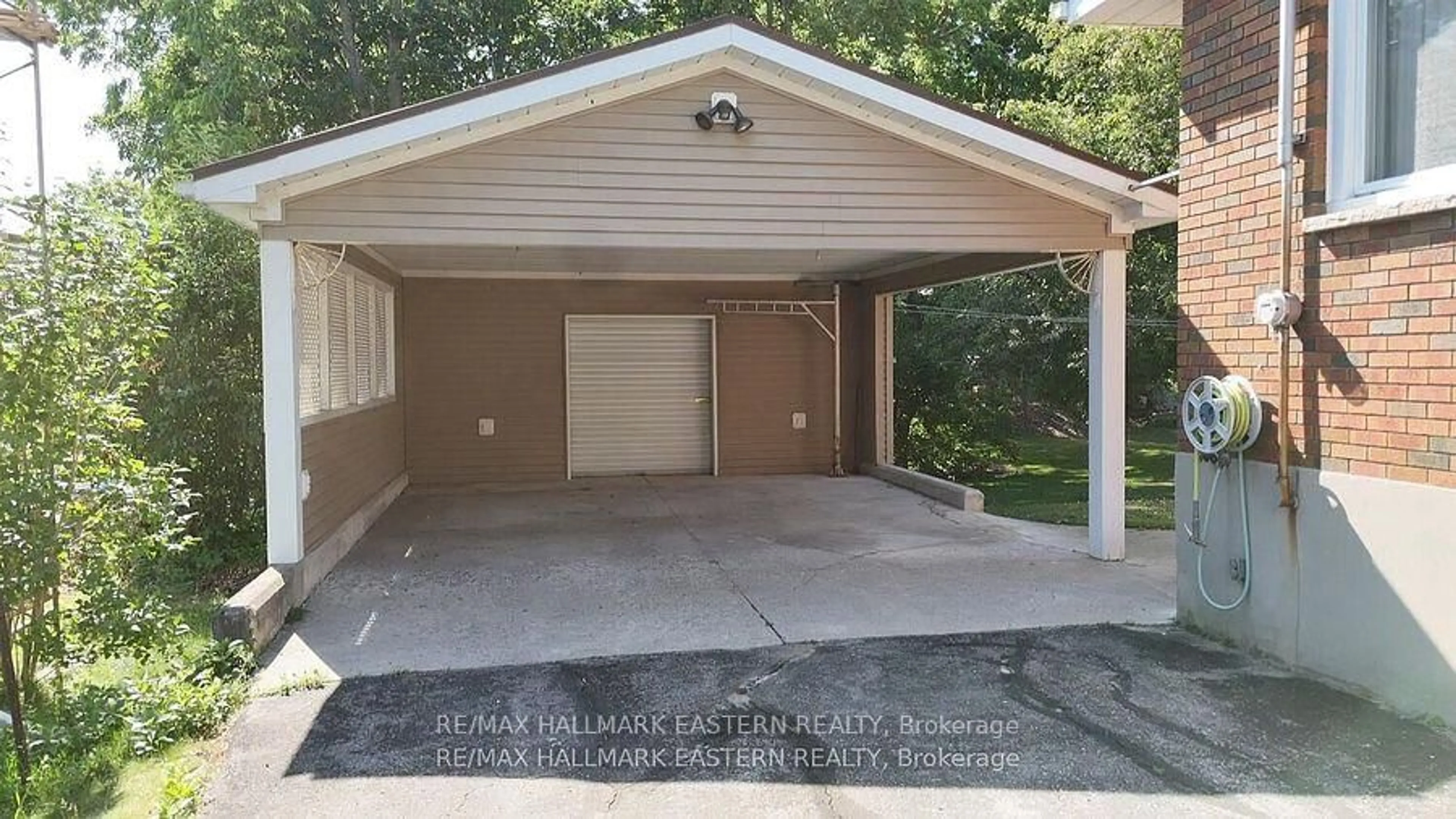 Indoor garage for 66 Margaret St, Trent Hills Ontario K0L 1L0