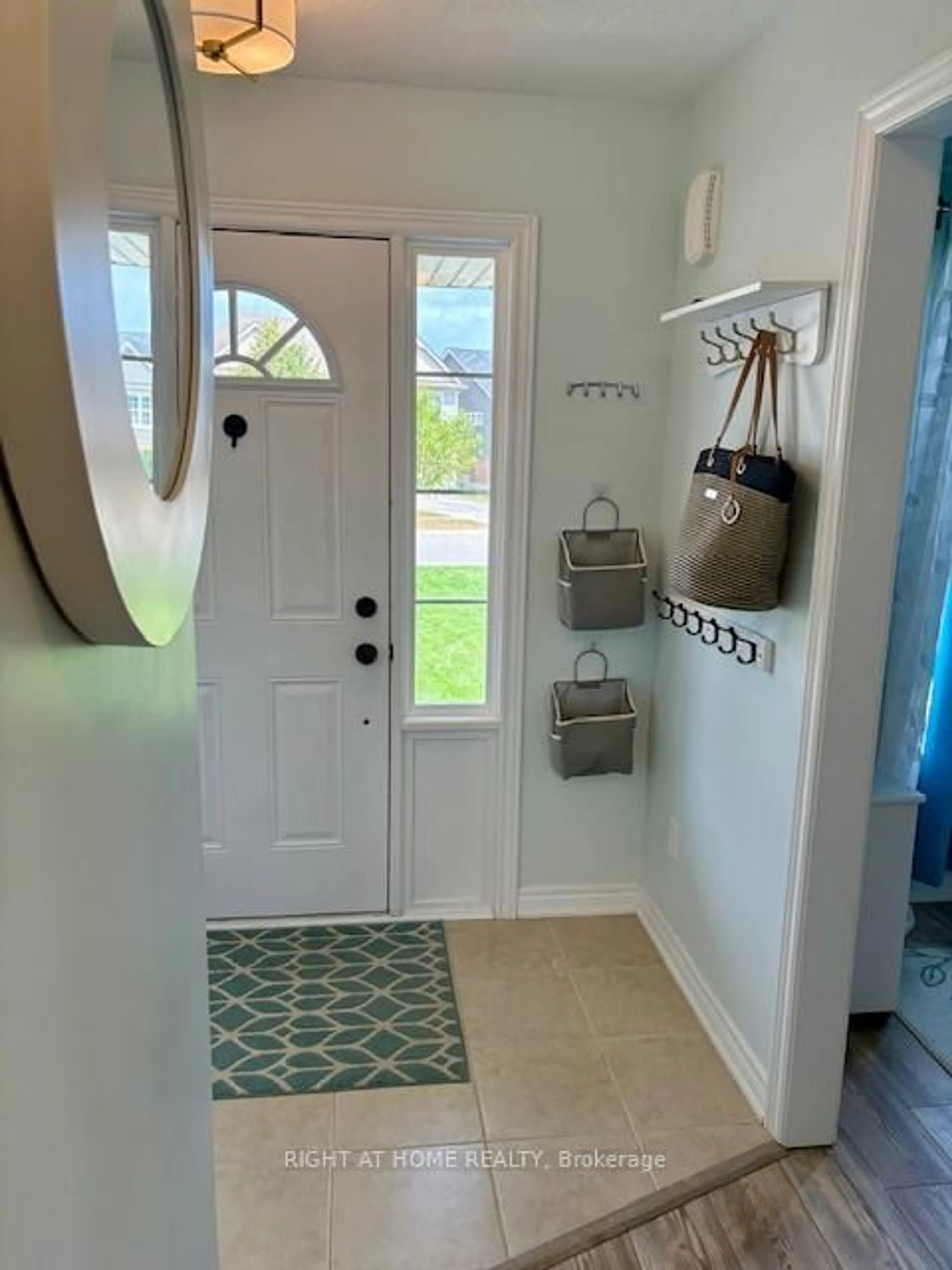 Indoor entryway for 997 Denton Dr, Cobourg Ontario K9A 1A9