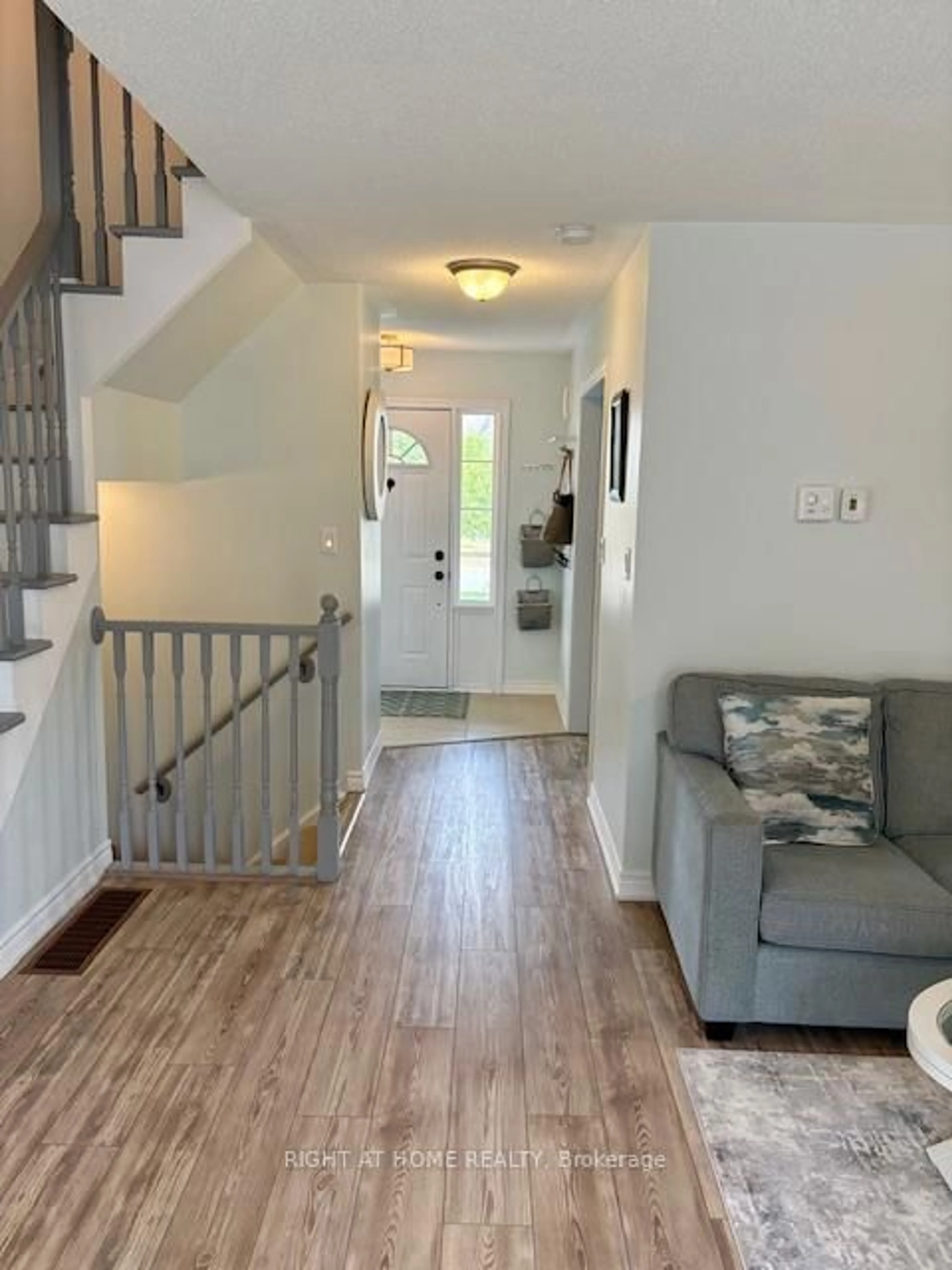 Indoor entryway for 997 Denton Dr, Cobourg Ontario K9A 1A9