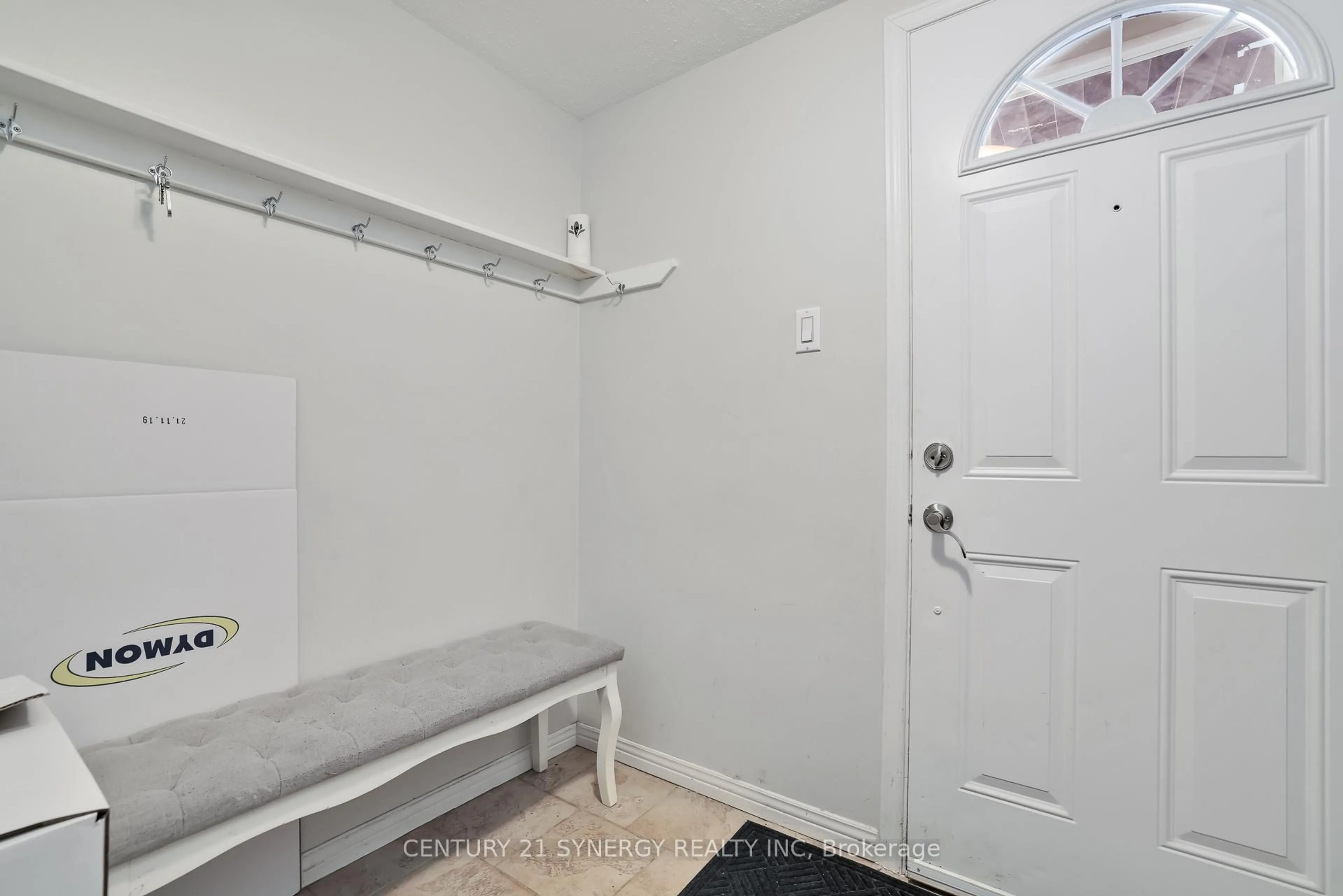 Indoor entryway for 3415 Uplands Dr #17, Ottawa Ontario K1V 9N3