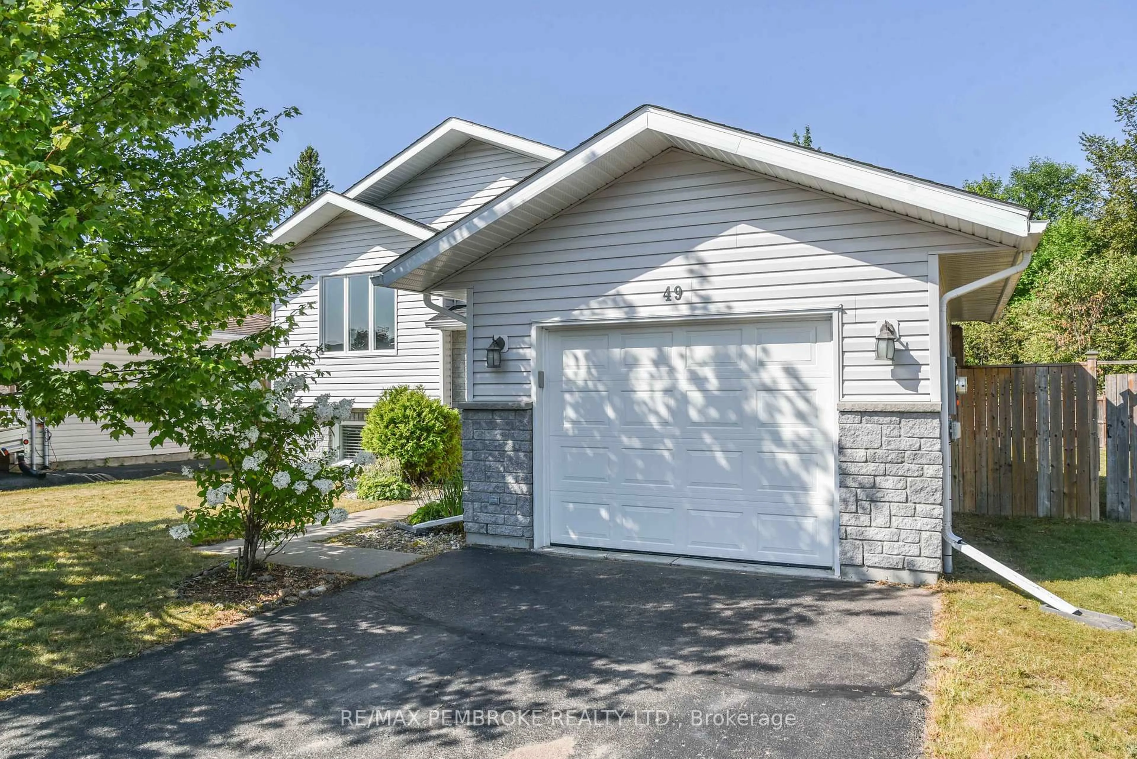Home with vinyl exterior material, street for 49 Oak Ave, Petawawa Ontario K8H 0B5