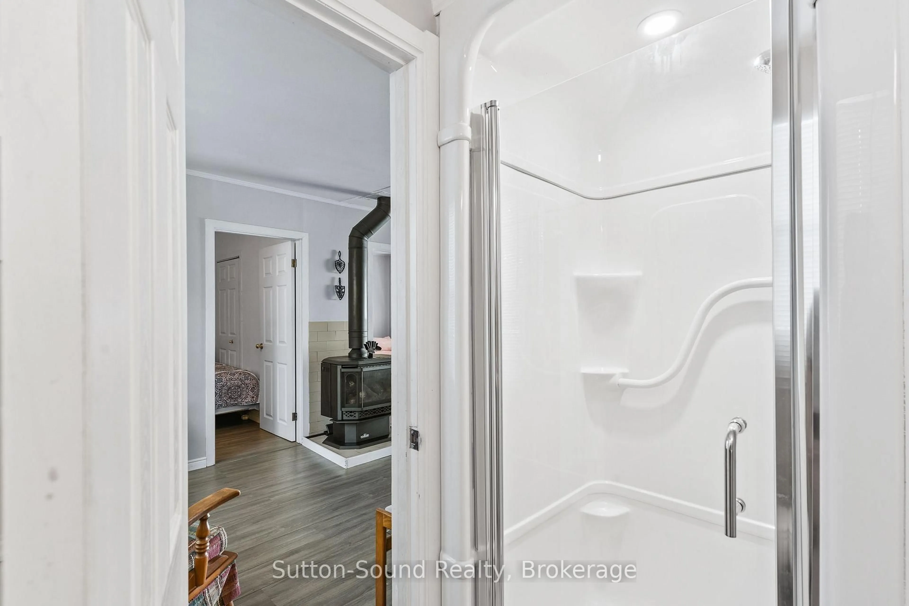 Standard bathroom, ceramic/tile floor for 606 Mallory Beach Rd, South Bruce Peninsula Ontario N0H 2T0