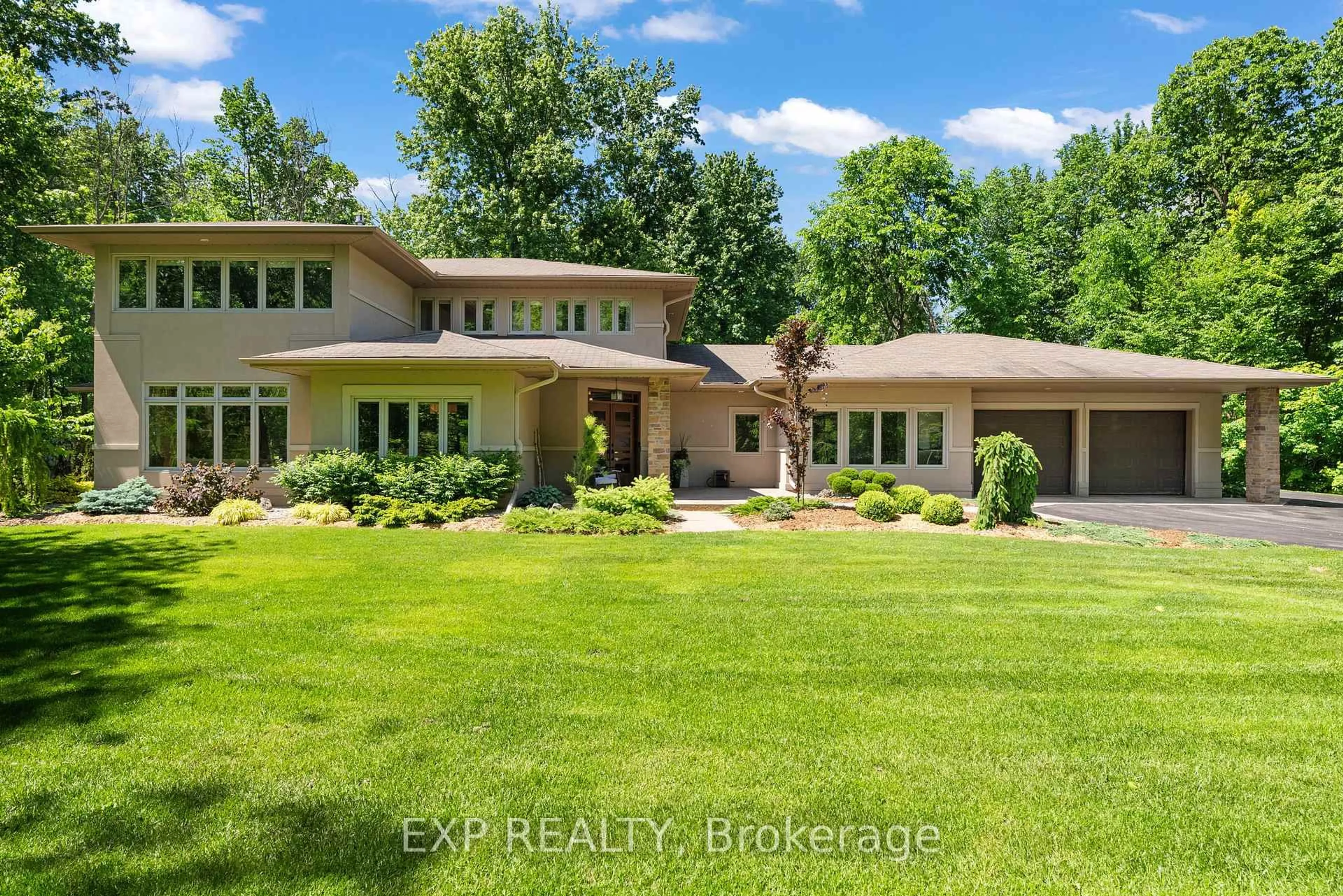 A pic from outside/outdoor area/front of a property/back of a property/a pic from drone, water/lake/river/ocean view for 5759 Queenscourt Cres, Ottawa Ontario K4M 1K3