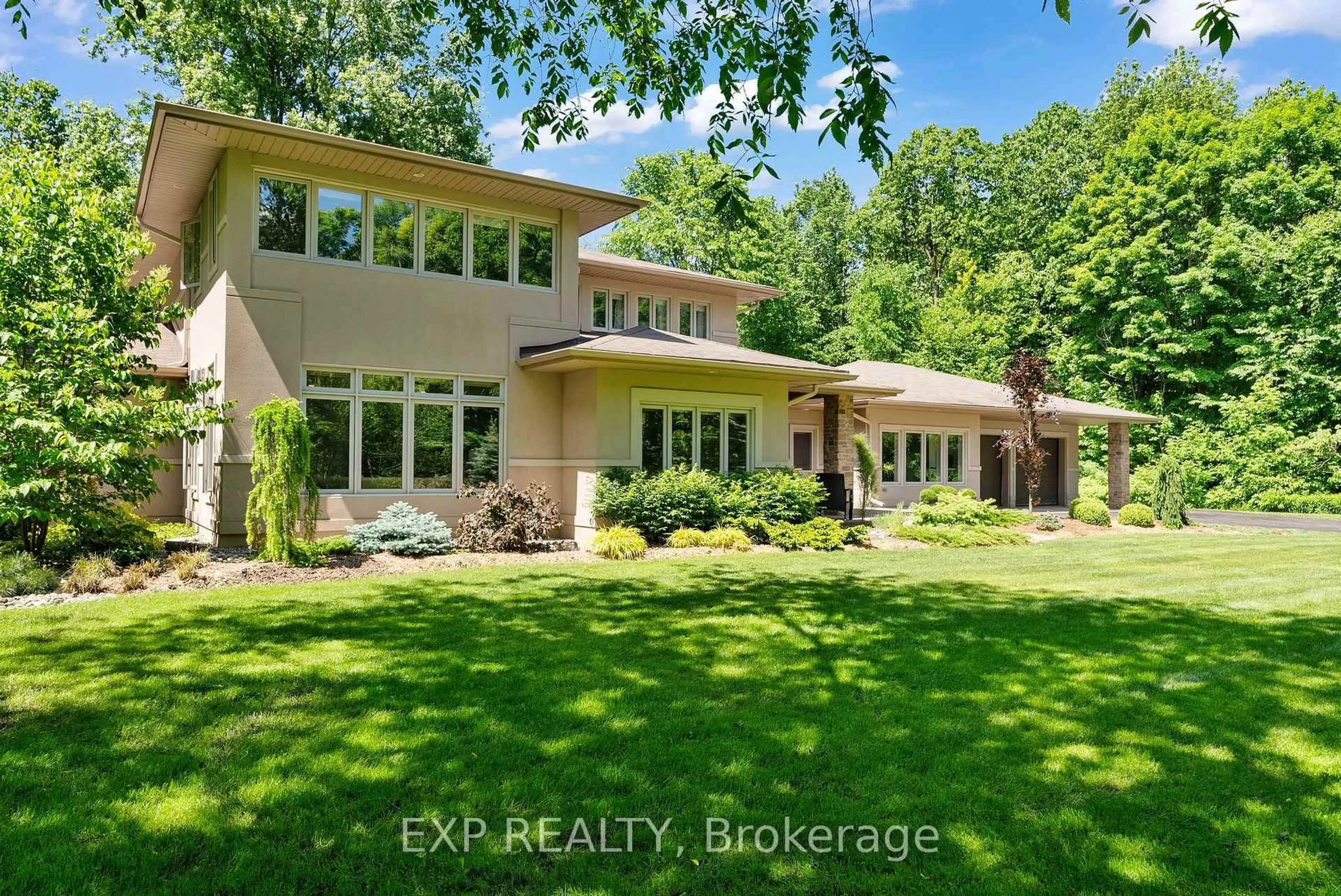A pic from outside/outdoor area/front of a property/back of a property/a pic from drone, water/lake/river/ocean view for 5759 Queenscourt Cres, Ottawa Ontario K4M 1K3