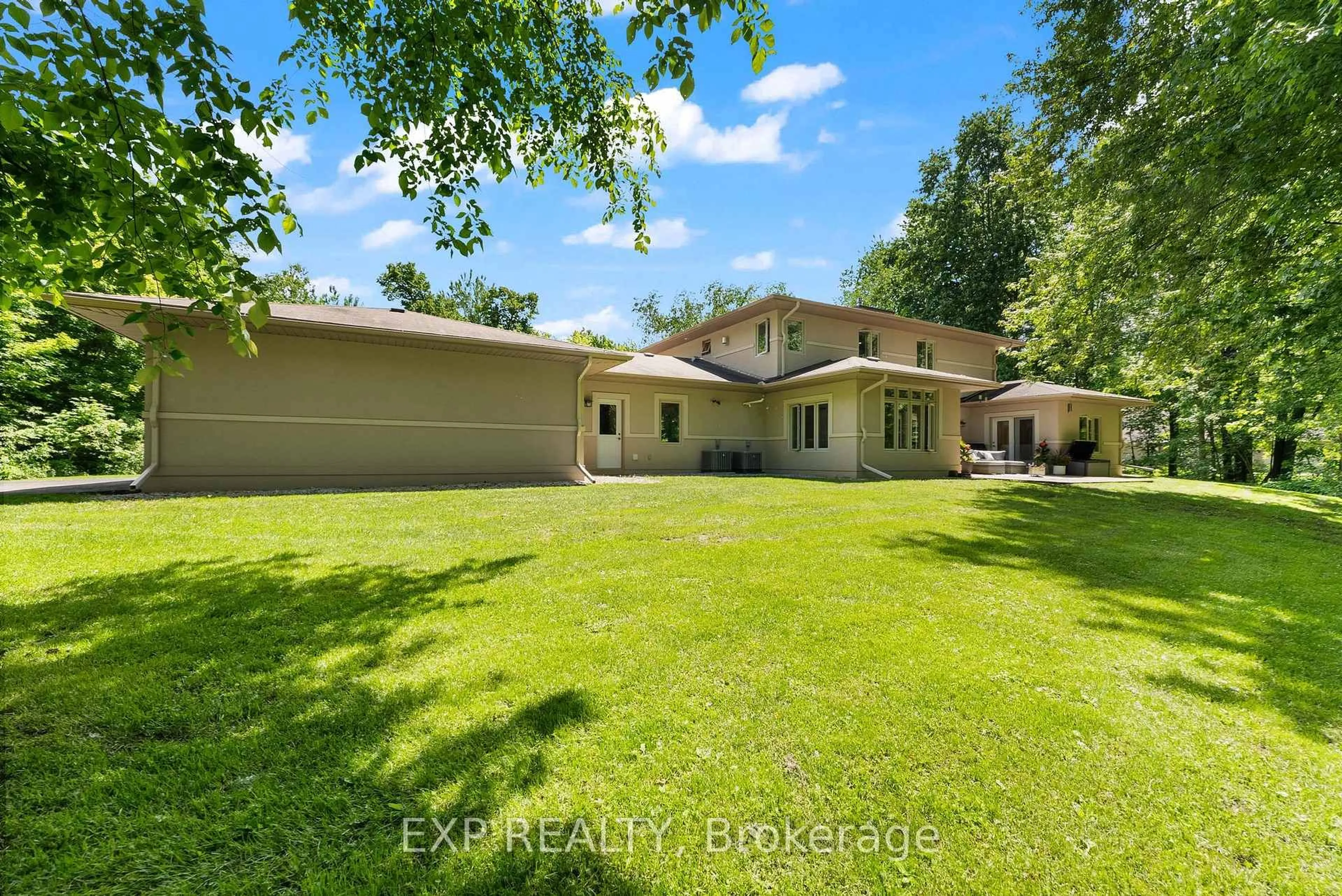 A pic from outside/outdoor area/front of a property/back of a property/a pic from drone, unknown for 5759 Queenscourt Cres, Ottawa Ontario K4M 1K3