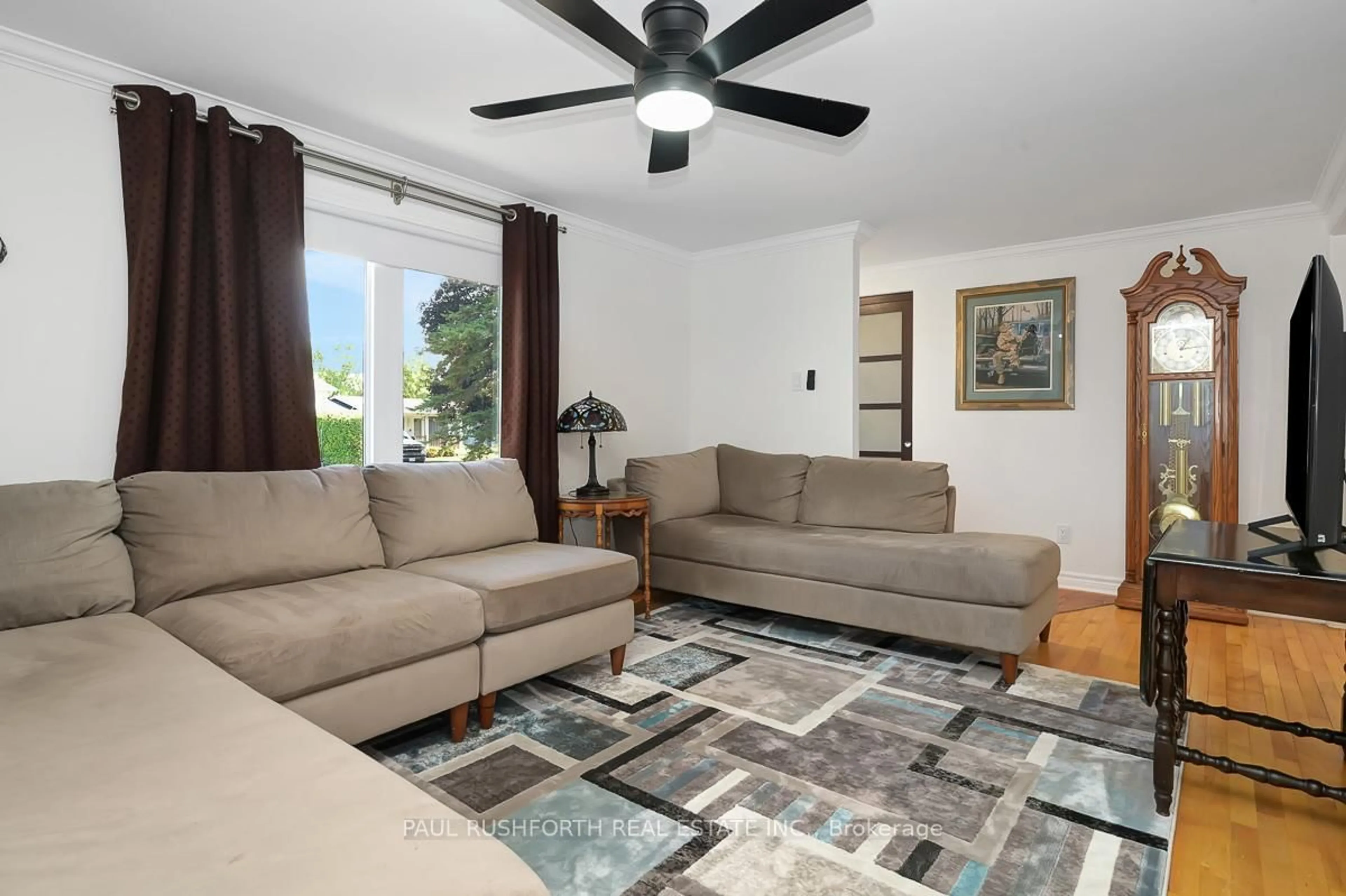Living room with furniture, unknown for 1504 Mariette St, Orleans Ontario K1E 1L2