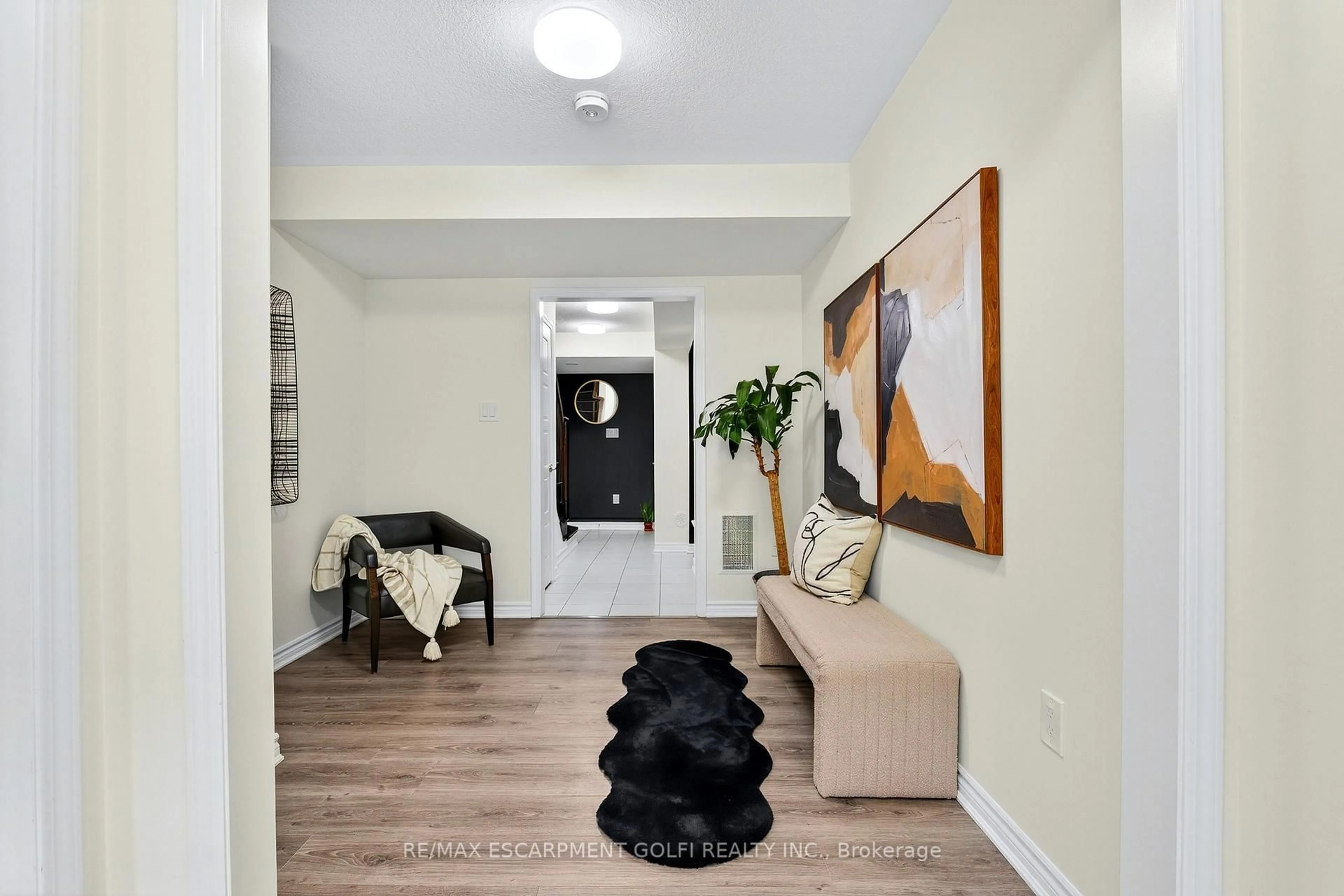Indoor entryway for 22 Spring Creek Dr #57, Hamilton Ontario L8B 1V7