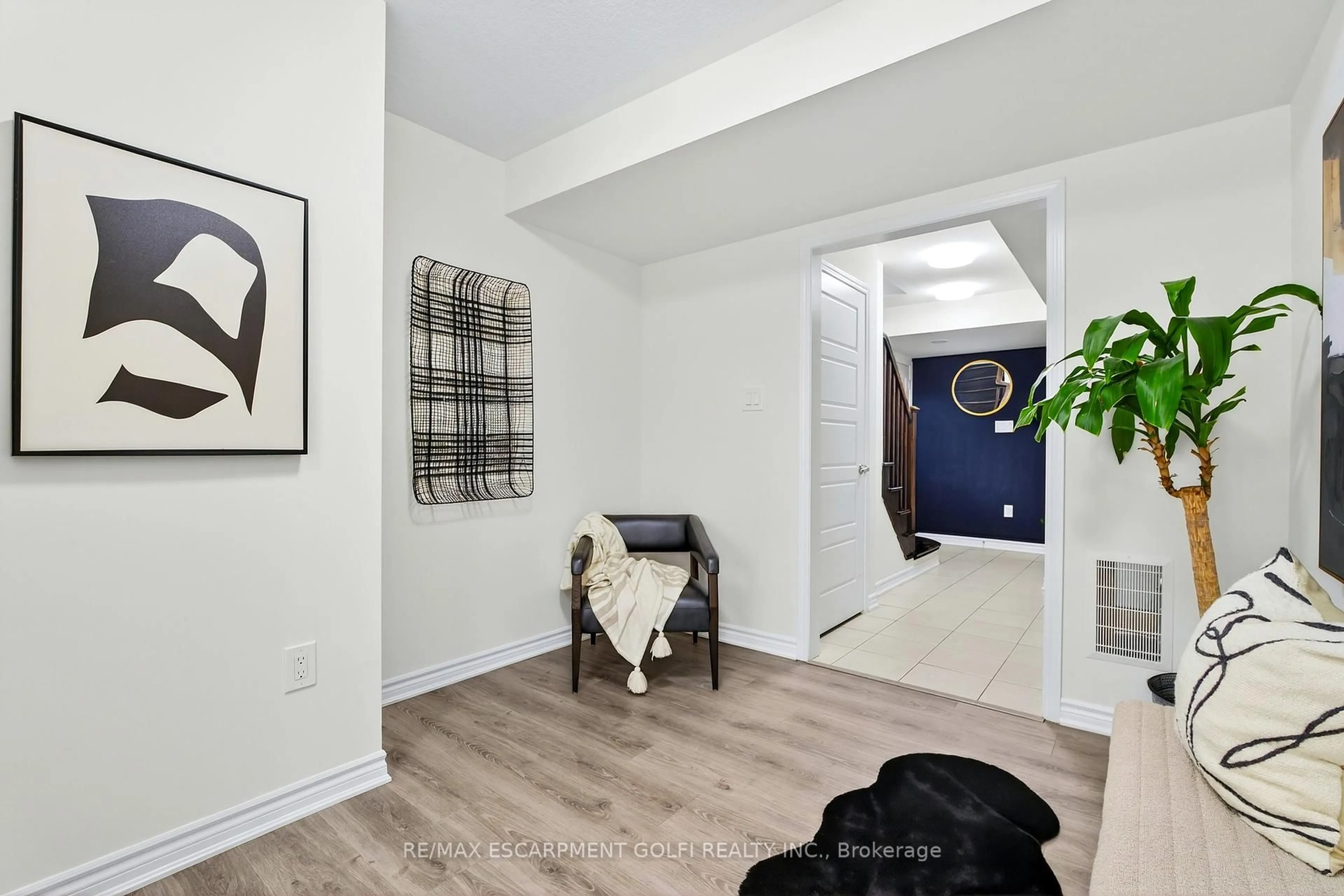 Indoor entryway for 22 Spring Creek Dr #57, Hamilton Ontario L8B 1V7