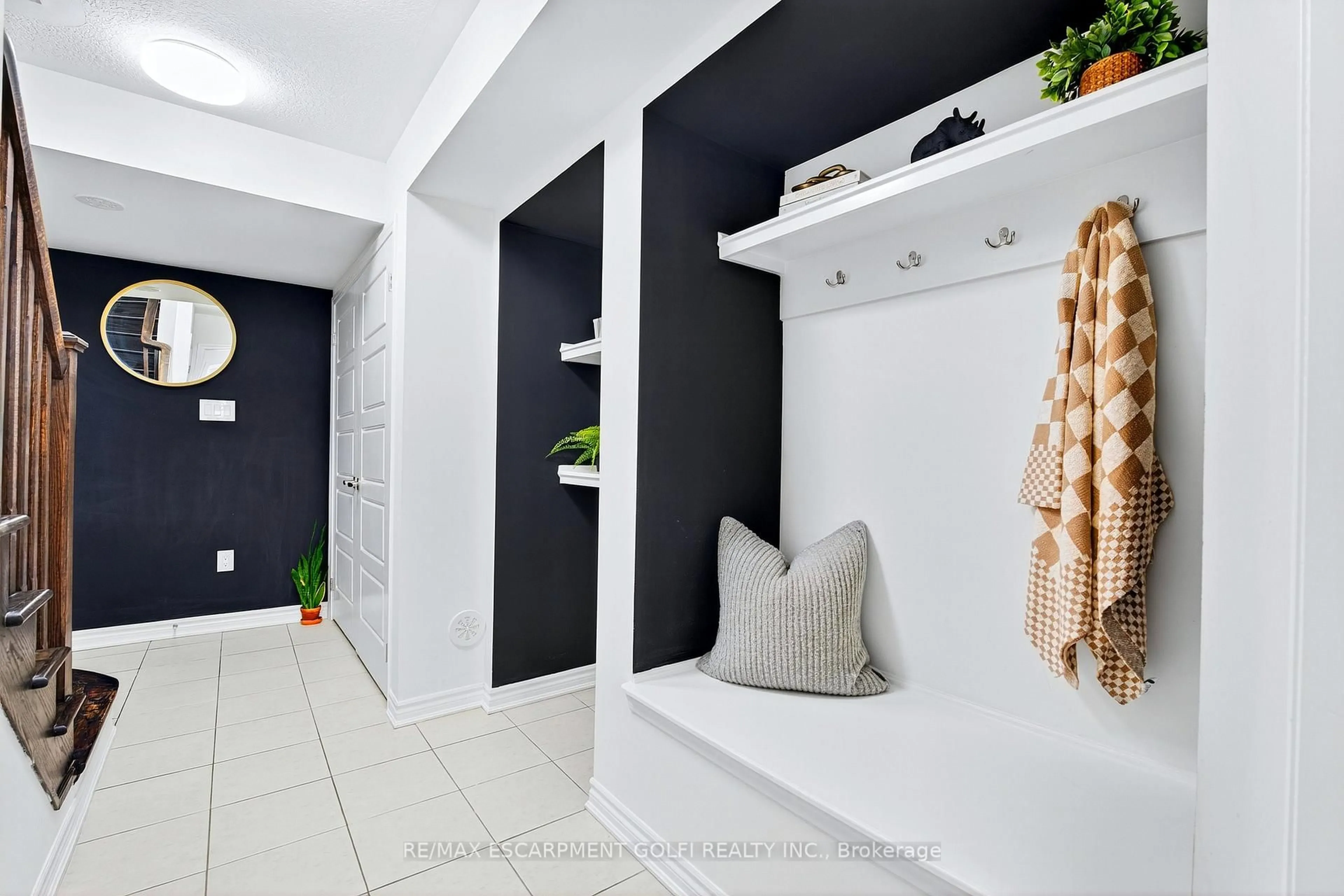 Contemporary bathroom, ceramic/tile floor for 22 Spring Creek Dr #57, Hamilton Ontario L8B 1V7