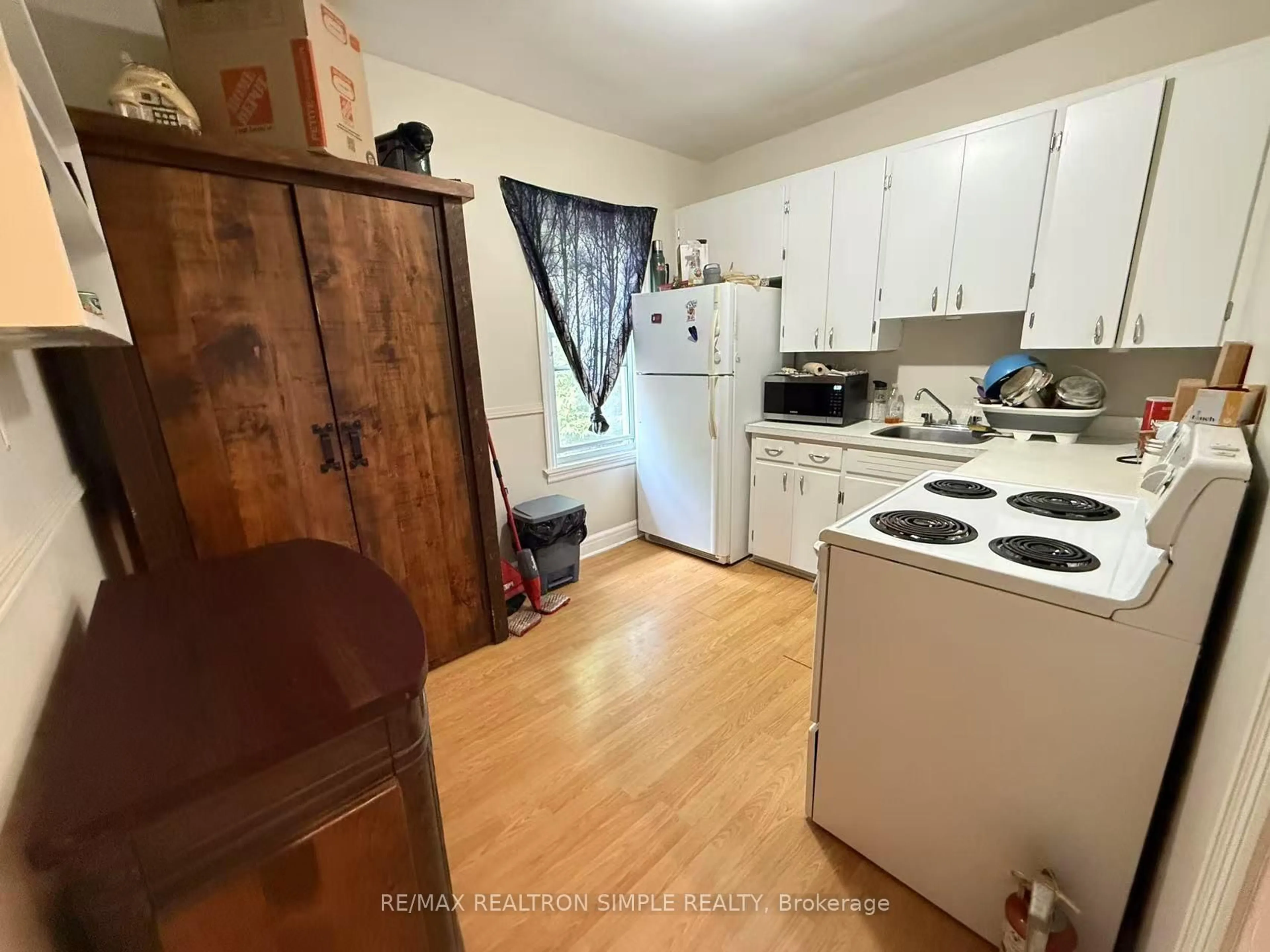 Unknown for 644 Bloem St, North Bay Ontario P1B 4W6