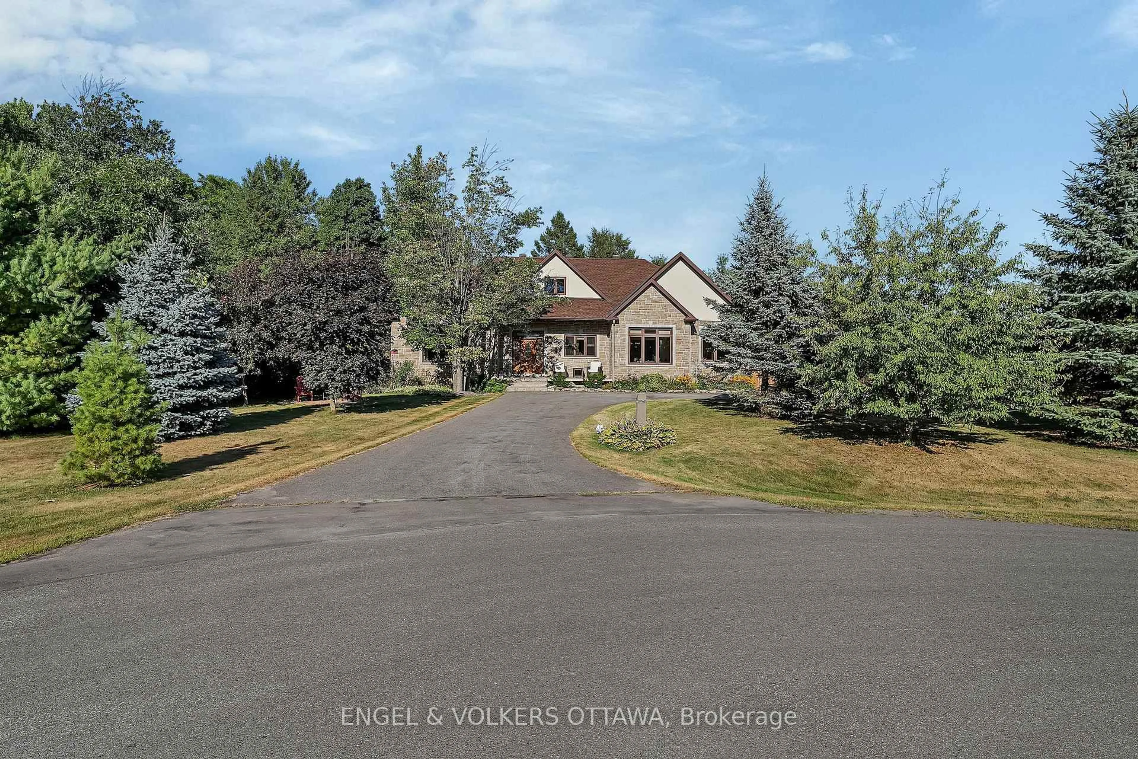 A pic from outside/outdoor area/front of a property/back of a property/a pic from drone, unknown for 1836 Whitemarsh Cres, Kanata Ontario K2W 1B5