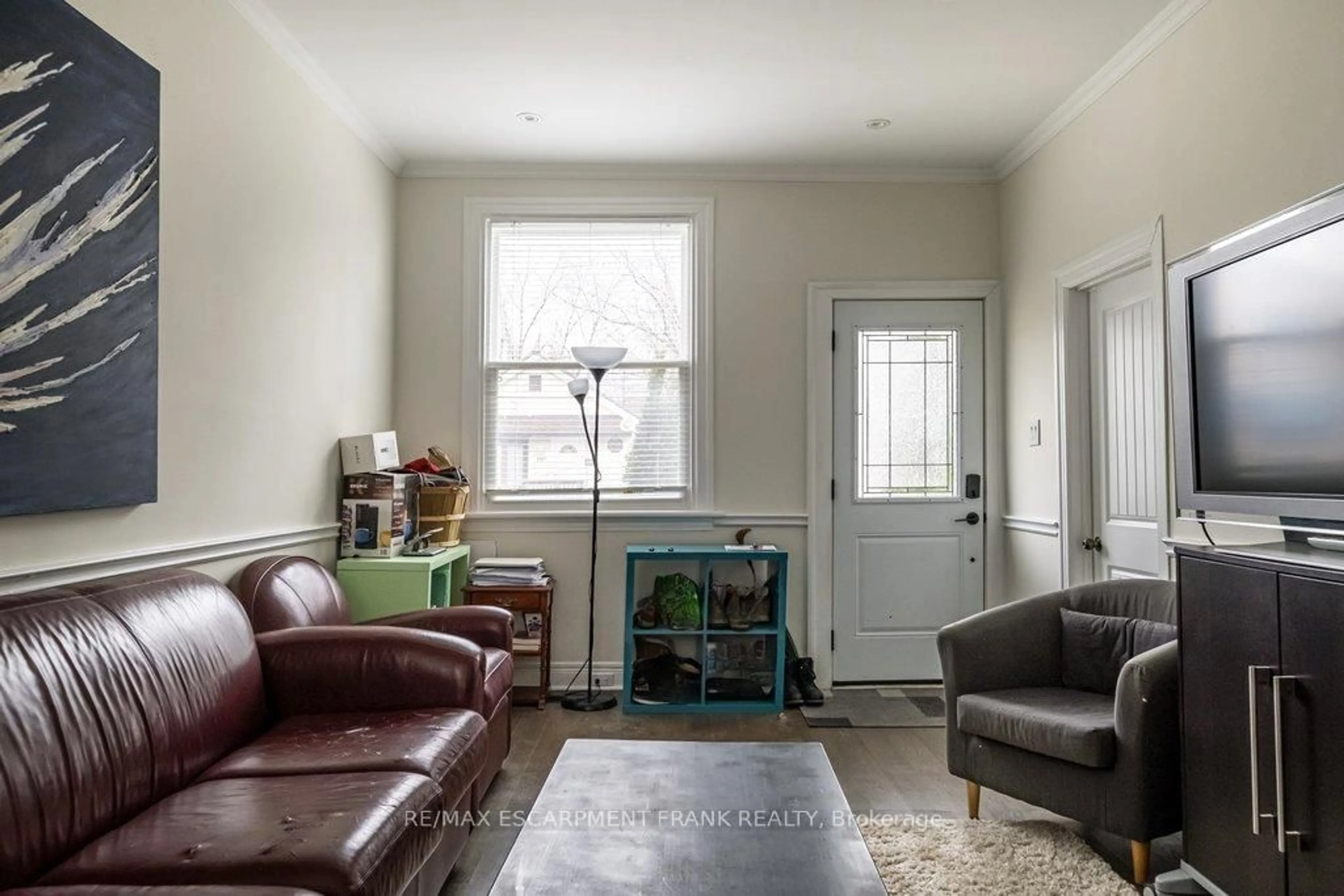 Living room with furniture, unknown for 109 ROYAL Ave, Hamilton Ontario L8S 2C6