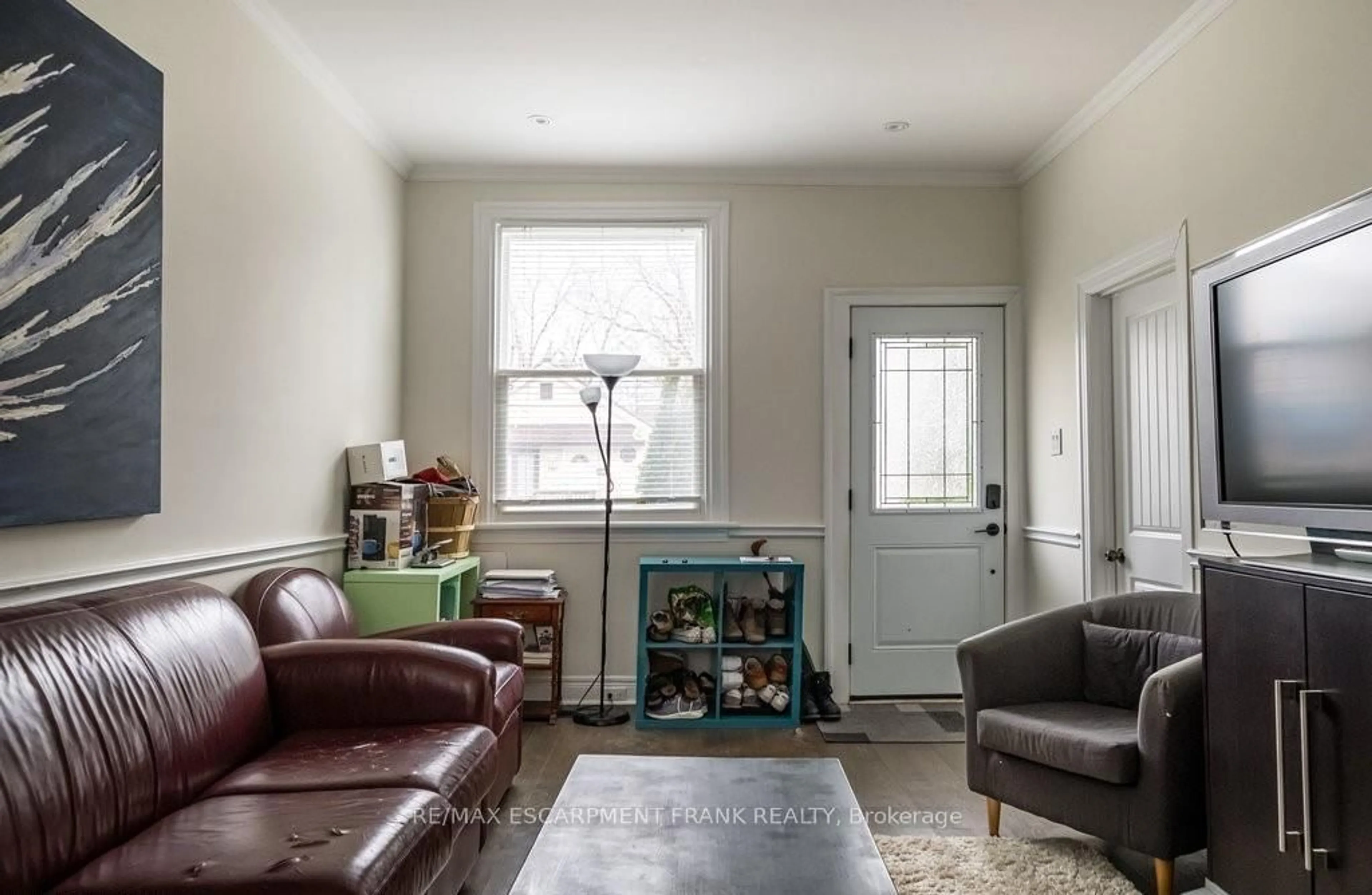 Living room with furniture, unknown for 109 ROYAL Ave, Hamilton Ontario L8S 2C6