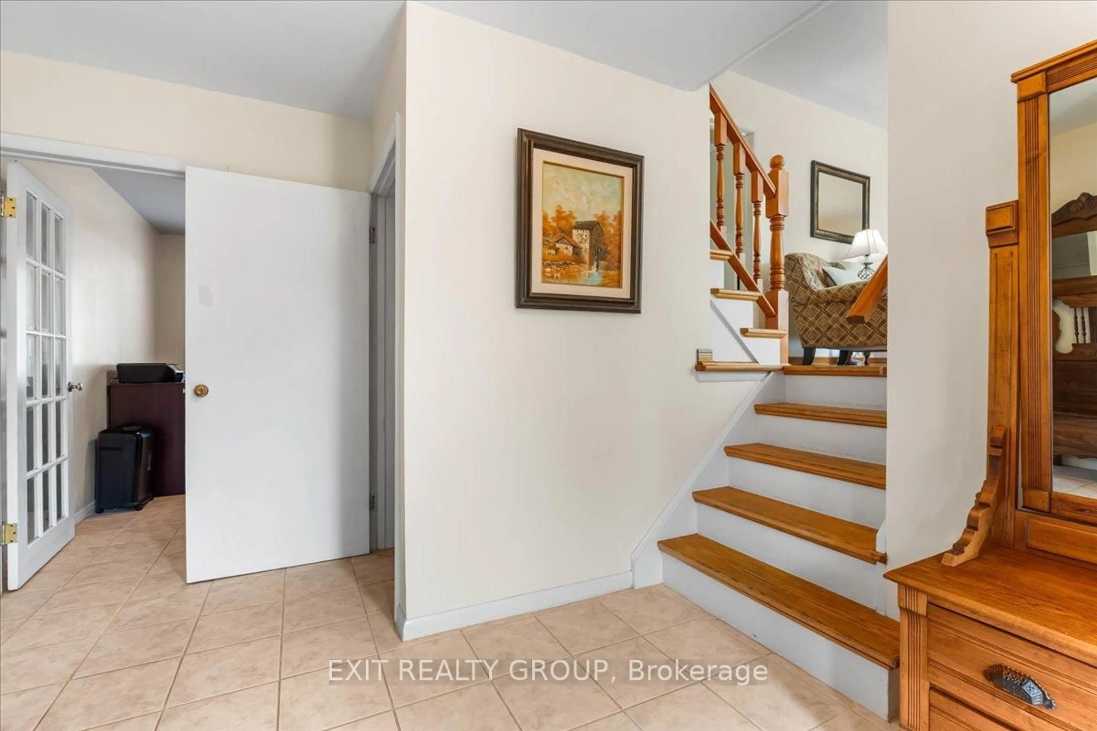 Indoor entryway for 86 Rollins Dr, Belleville Ontario K8N 4J5