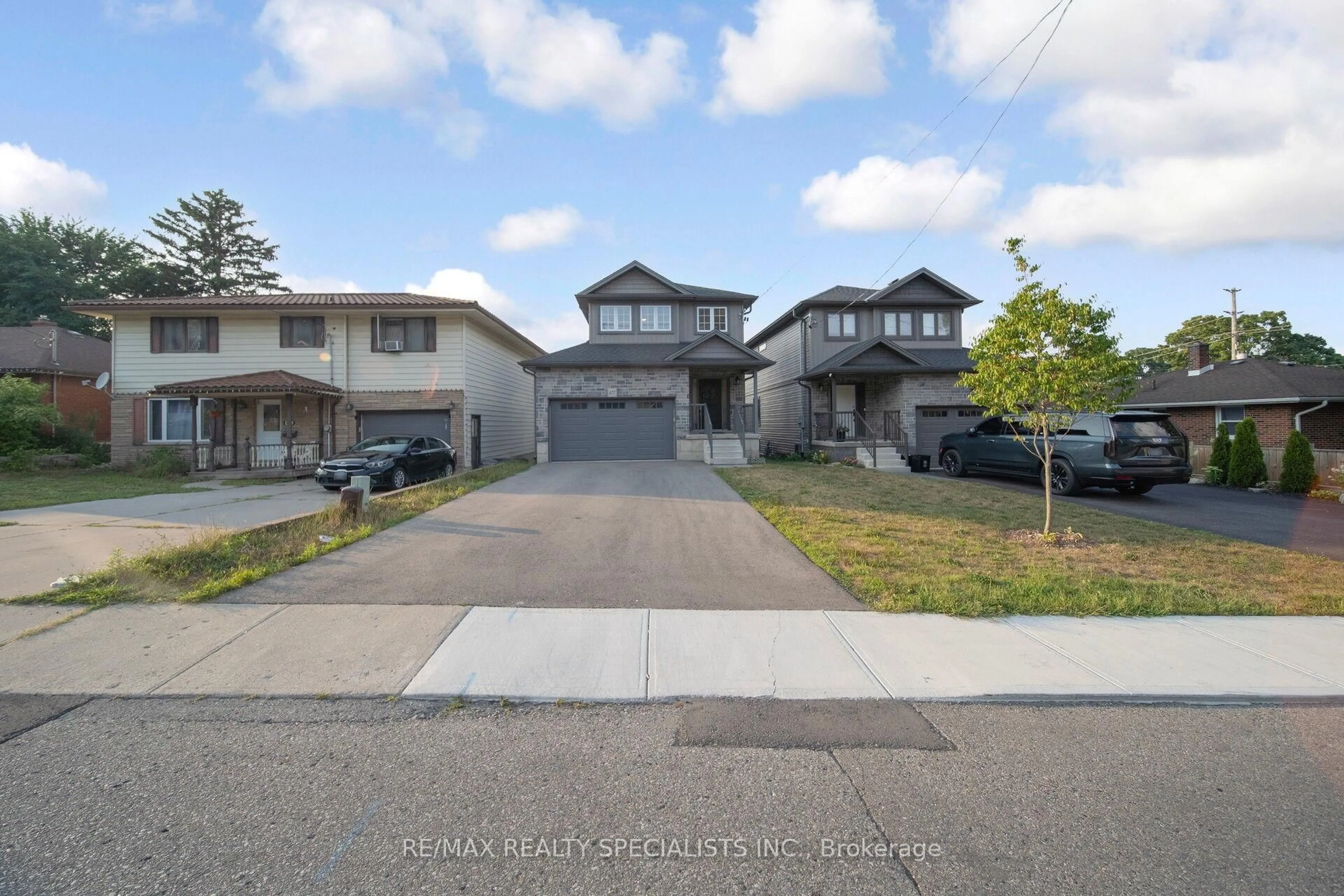 A pic from outside/outdoor area/front of a property/back of a property/a pic from drone, street for 457 Spencer St, Woodstock Ontario N4S 2H8