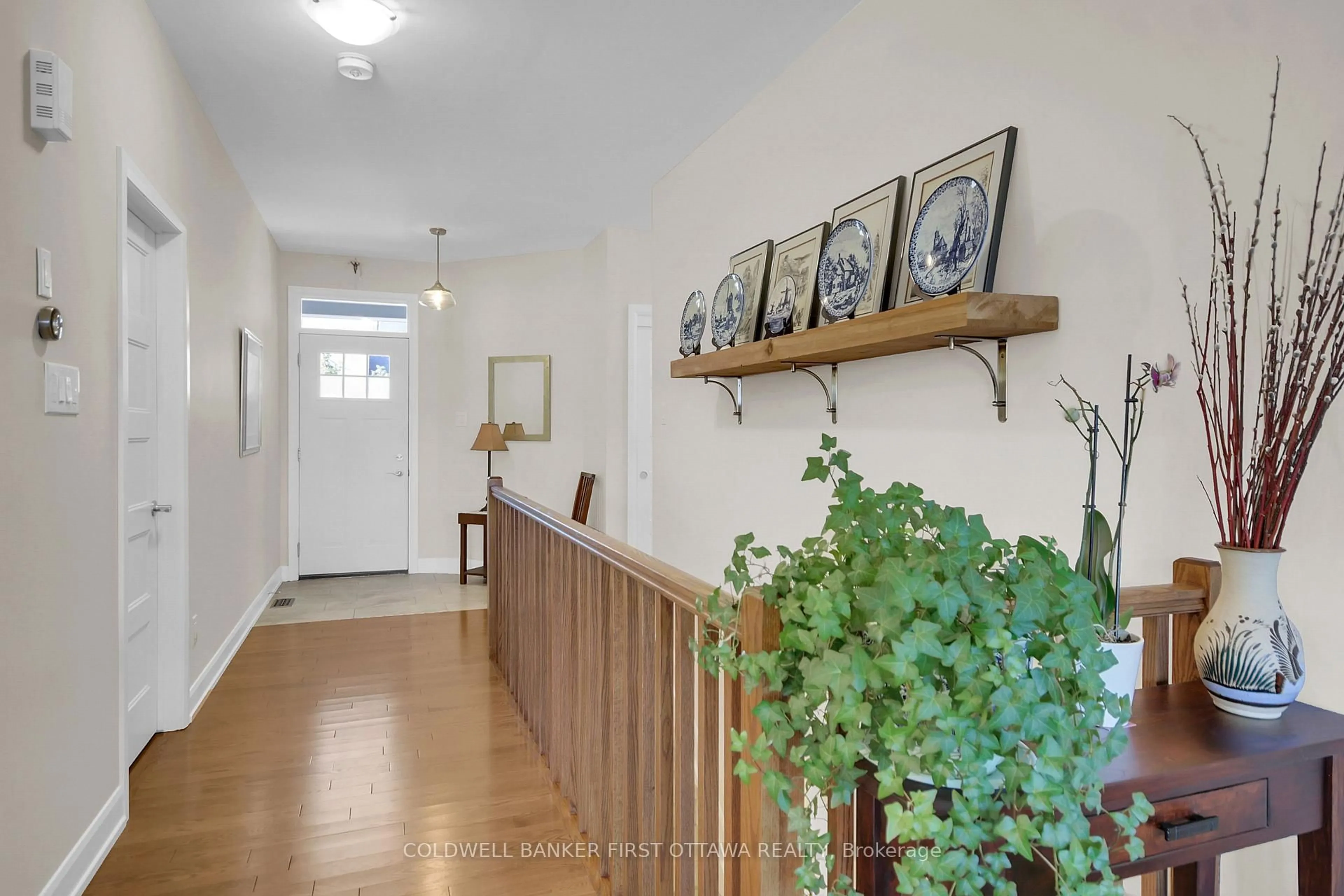 Indoor entryway for 893 Artemis Circ, Manotick Ontario K4M 0H7