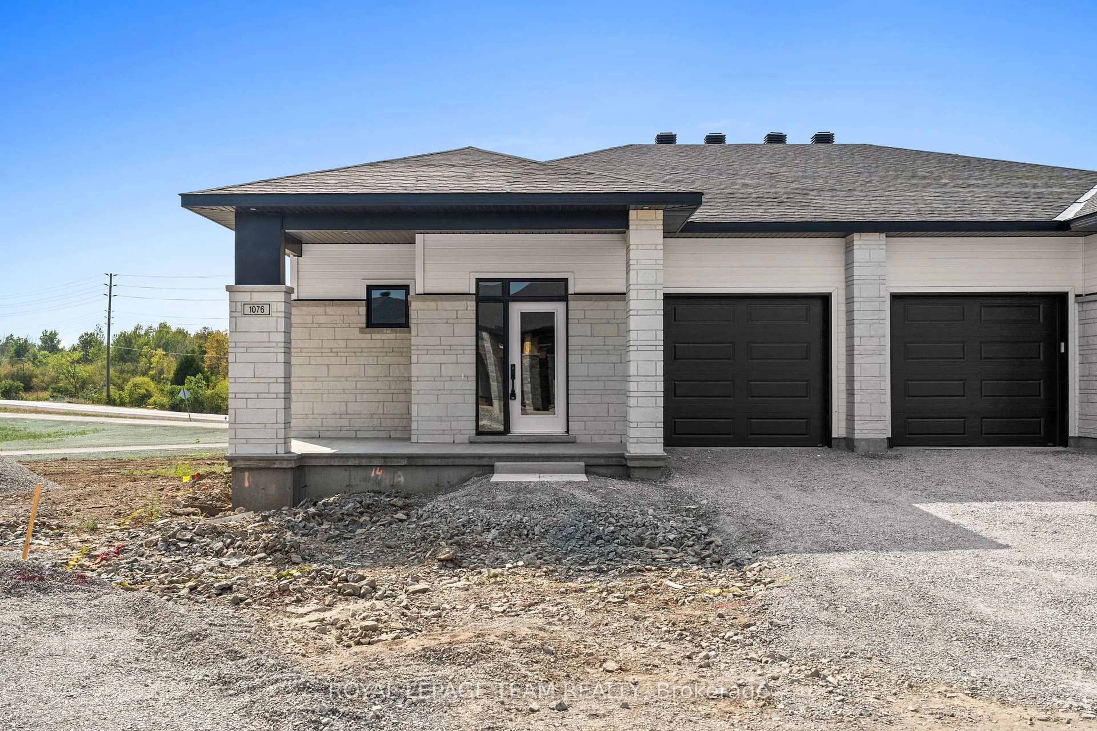 Home with brick exterior material, unknown for 1076 Moore St, Brockville Ontario K6V 7N1