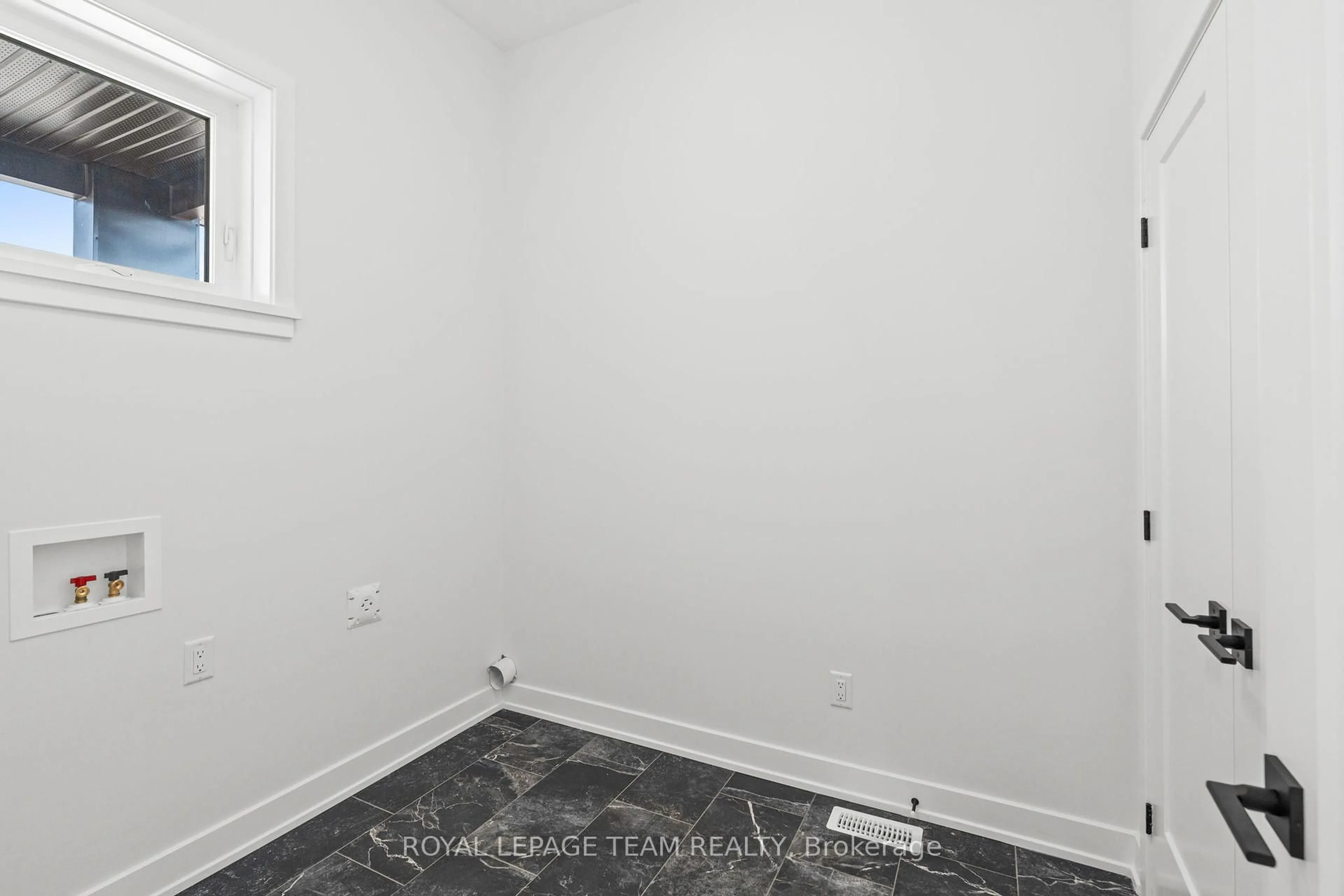 A pic of a room for 1076 Moore St, Brockville Ontario K6V 7N1