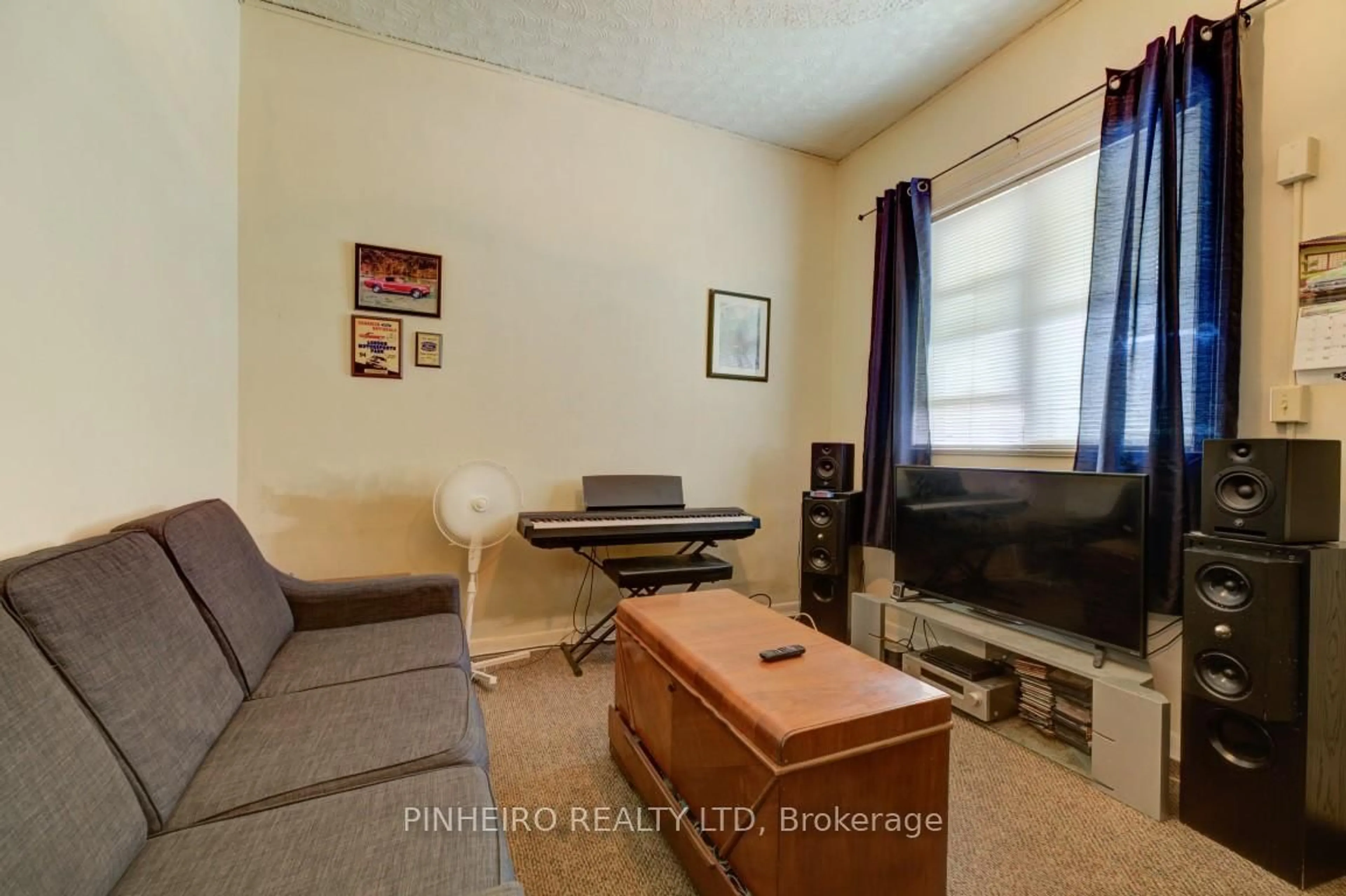 A pic of a room for 161 Dreaney Ave, London East Ontario N5Z 1W9
