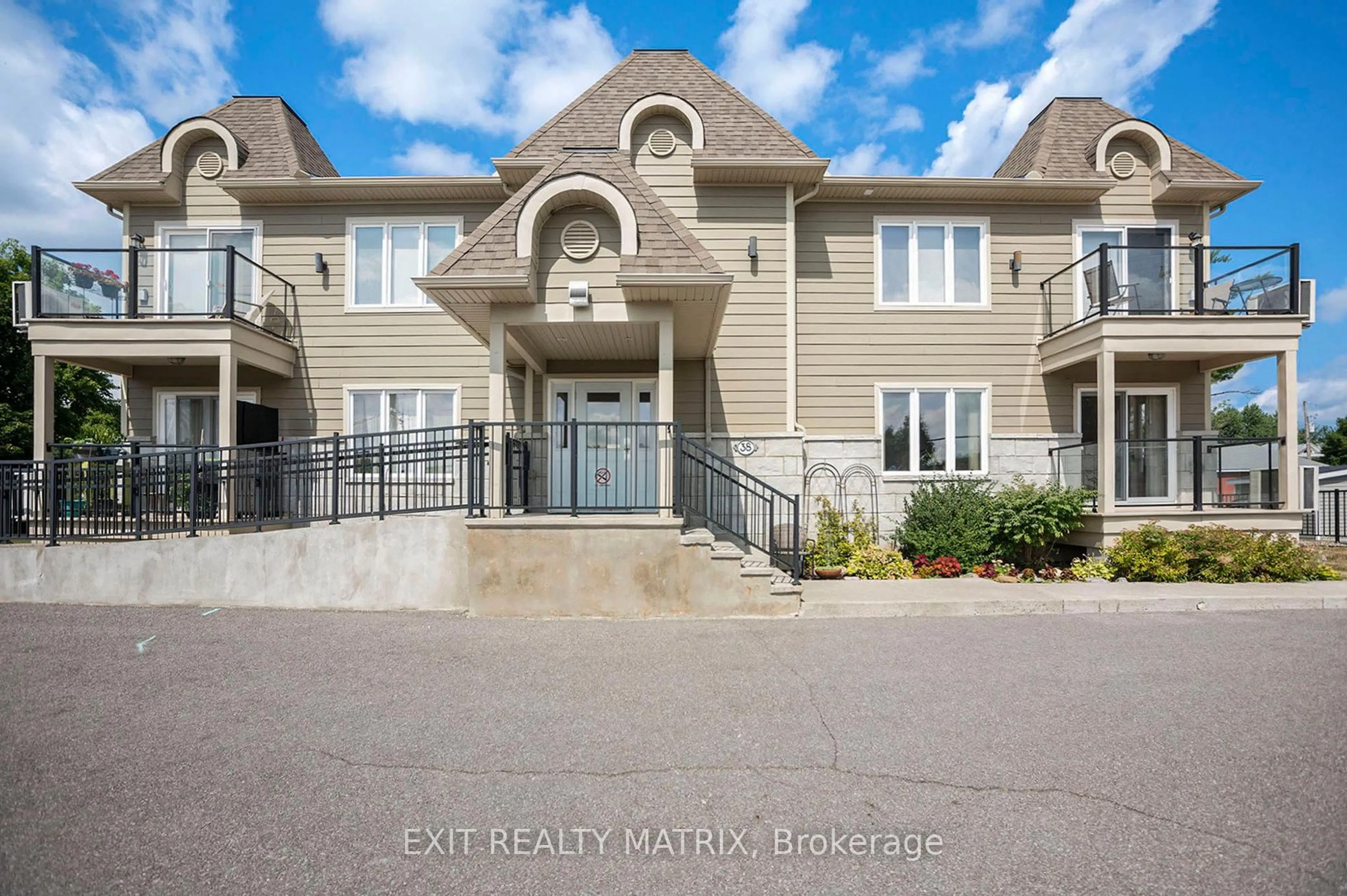 Unknown for 38 Charles St #206, North Stormont Ontario K0A 1R0