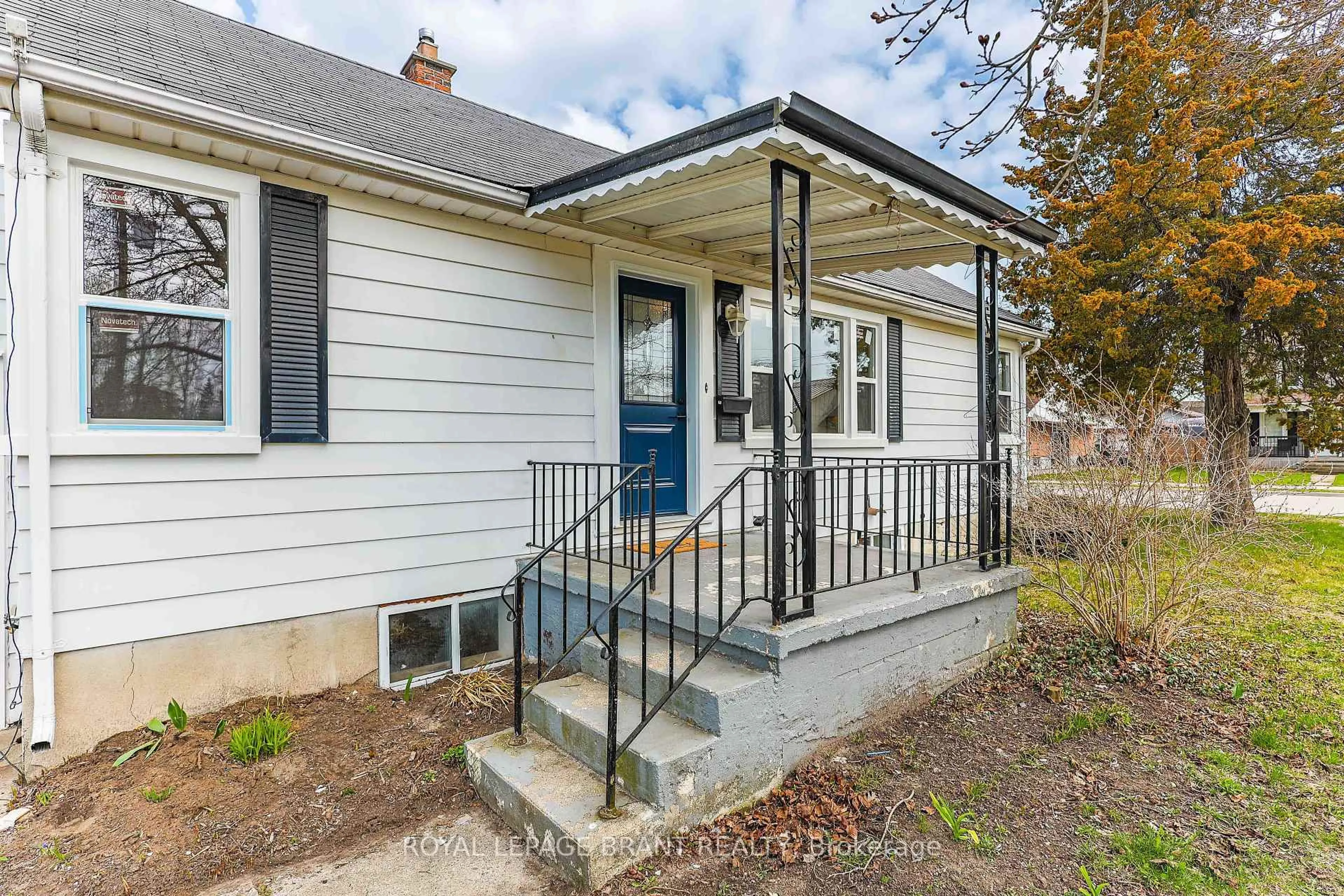 Home with vinyl exterior material, street for 17 Hardy Ave, Tillsonburg Ontario N4G 3W9