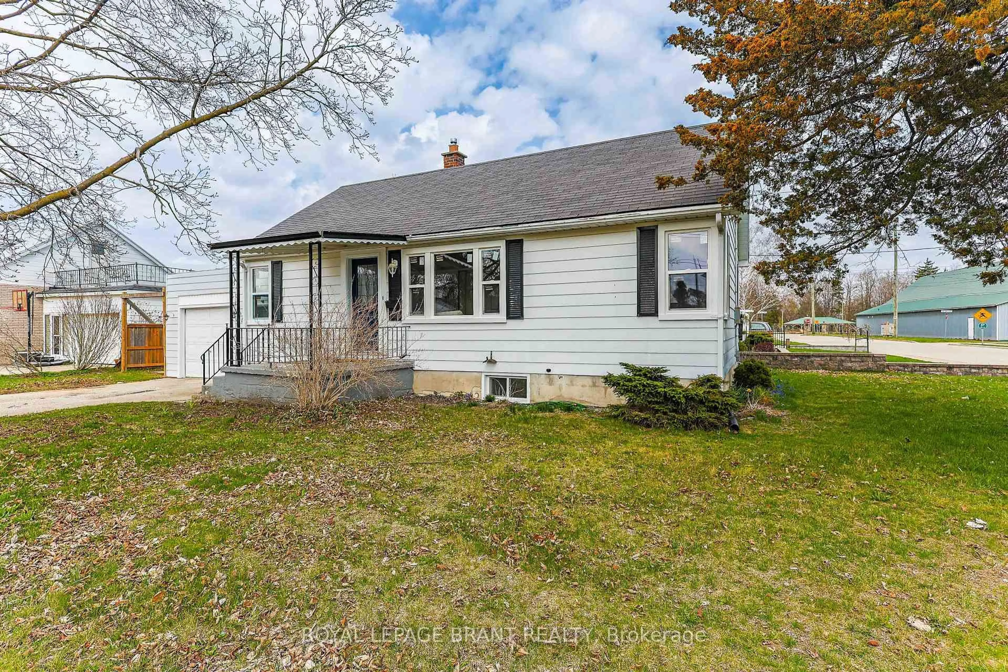 Home with vinyl exterior material, street for 17 Hardy Ave, Tillsonburg Ontario N4G 3W9