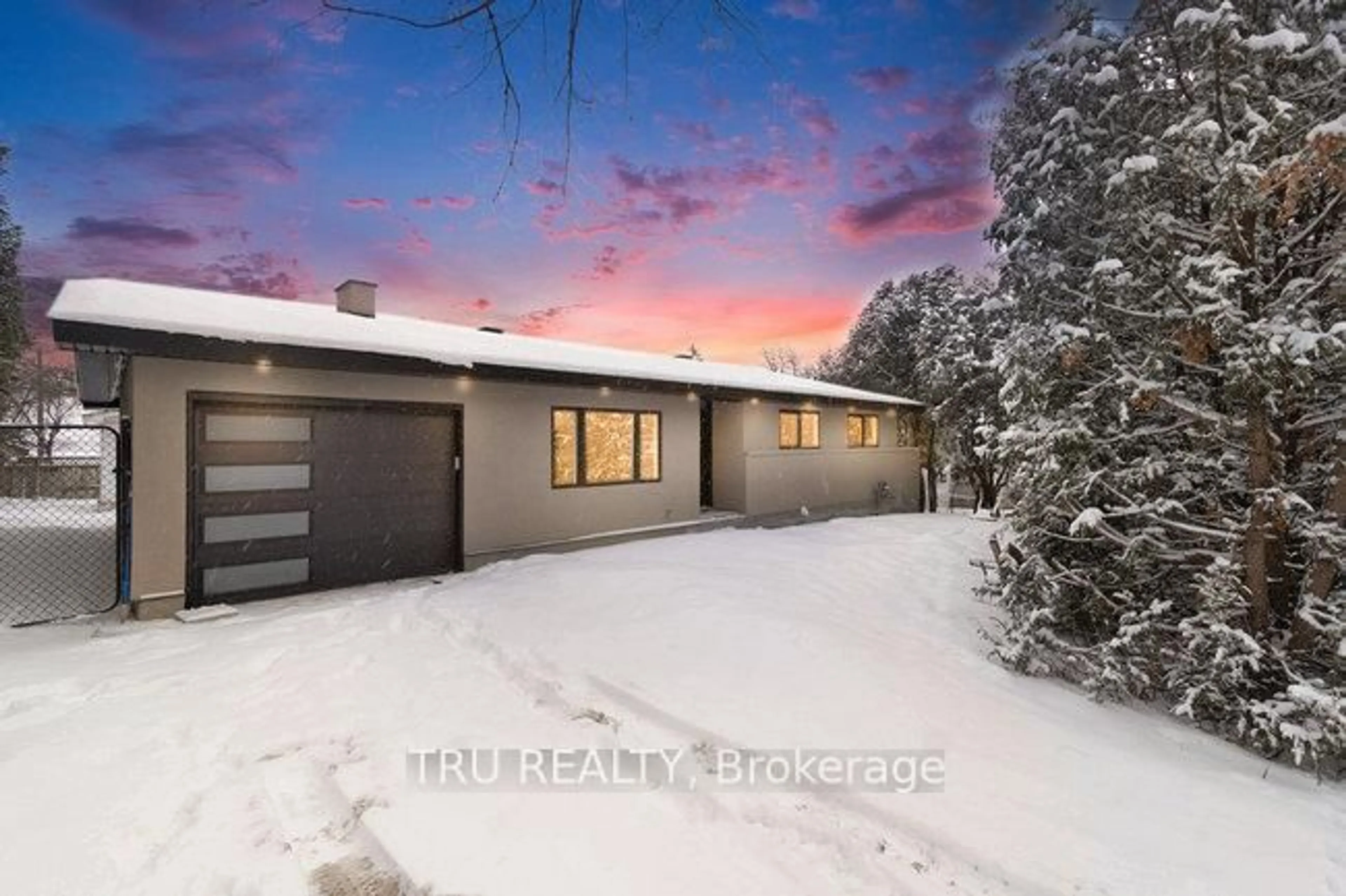 A pic from outside/outdoor area/front of a property/back of a property/a pic from drone, street for 39 Sunnycrest Dr, Ottawa Ontario K2E 5Y4