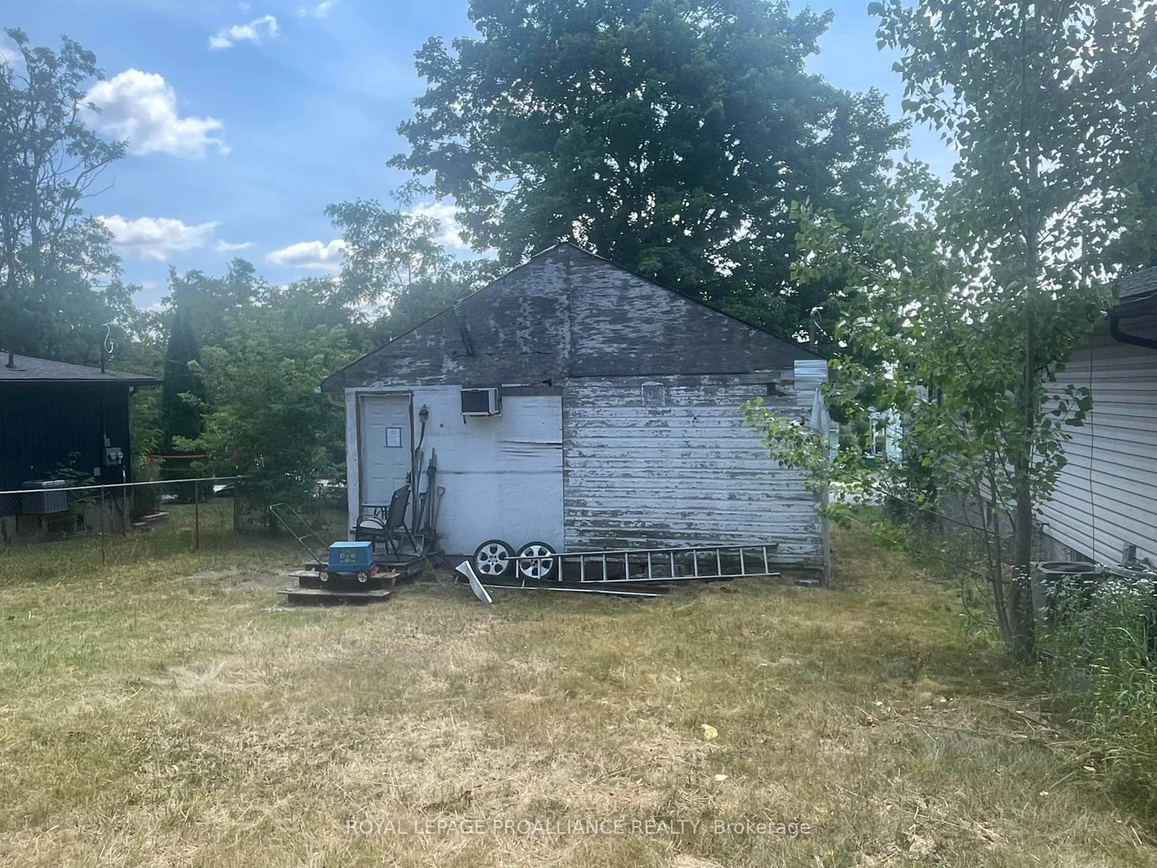 Shed for 440 Bellevue St, Peterborough North Ontario K9H 5G6