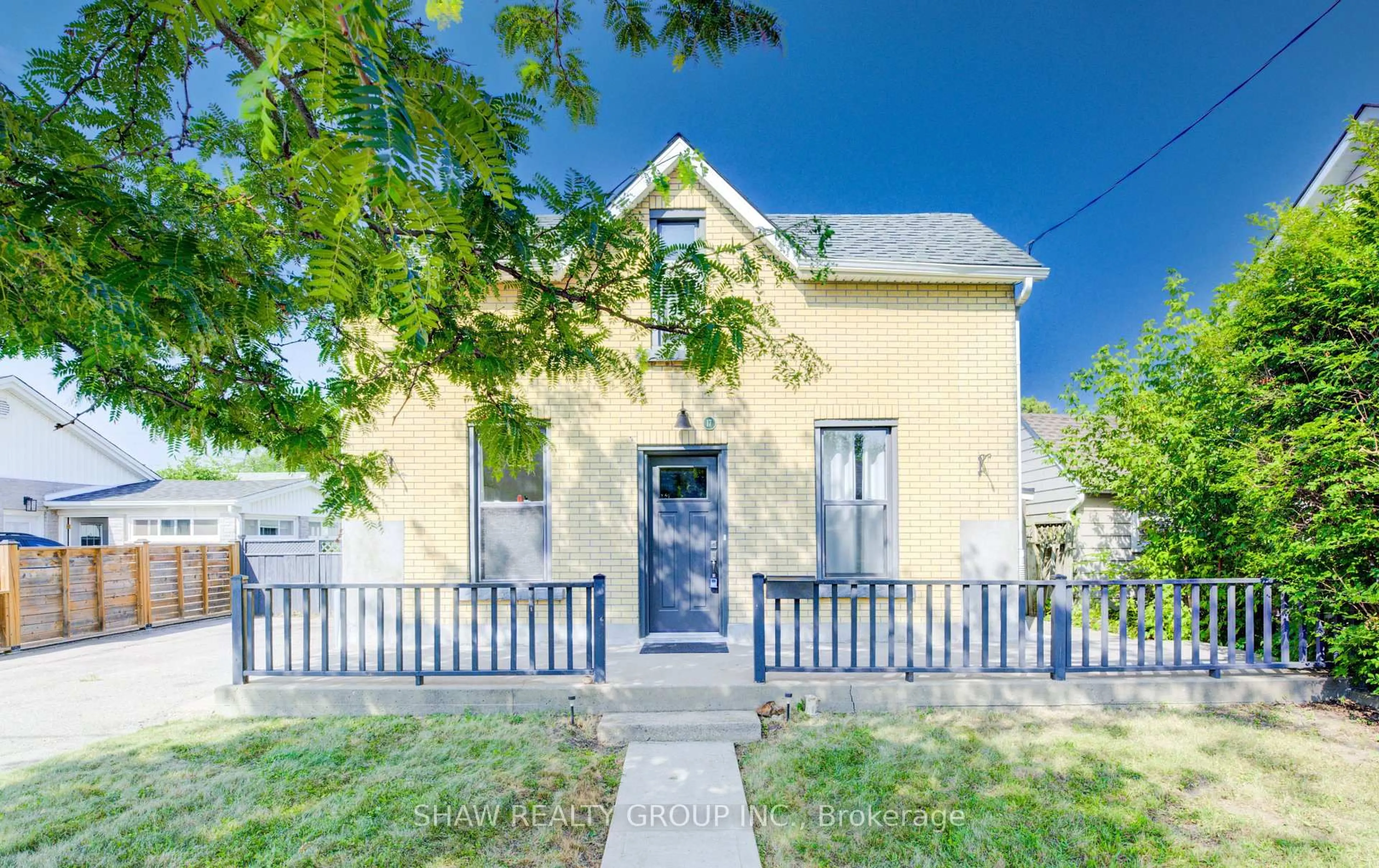 Unknown for 17 Portland St, Cambridge Ontario N1R 4C5