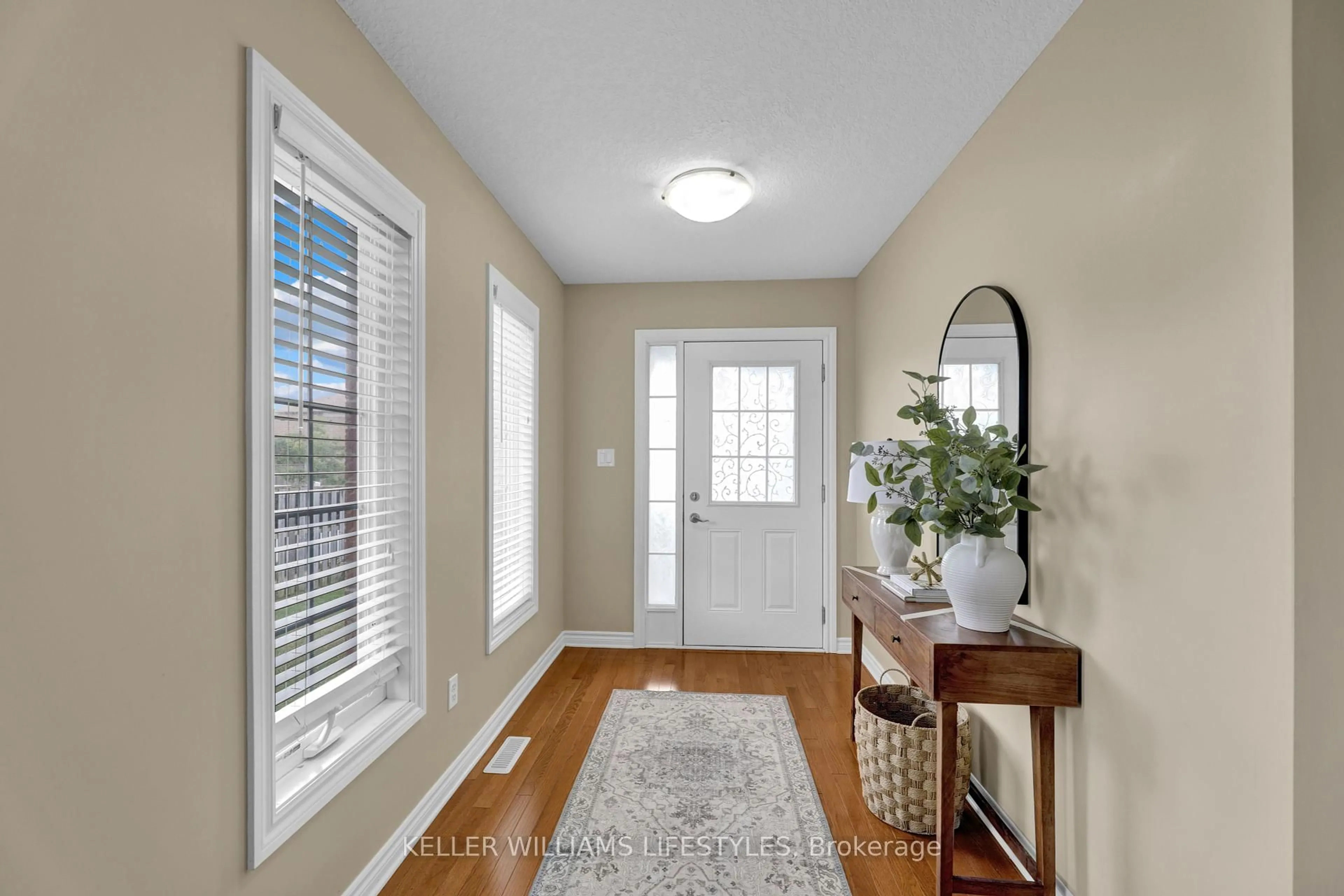 Indoor entryway for 480 SUNNYSTONE Rd, London North Ontario N5X 4R5