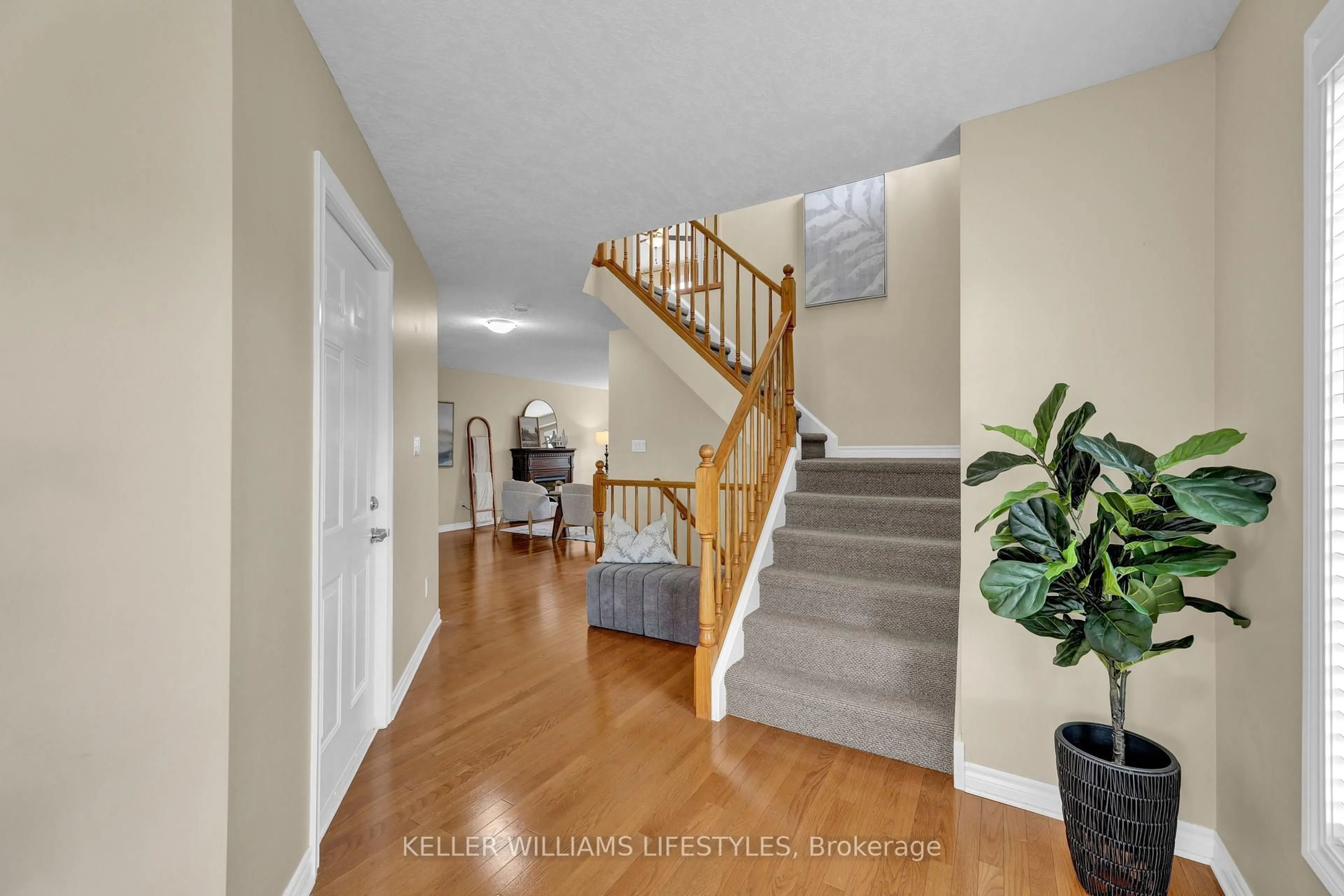 Indoor entryway for 480 SUNNYSTONE Rd, London North Ontario N5X 4R5
