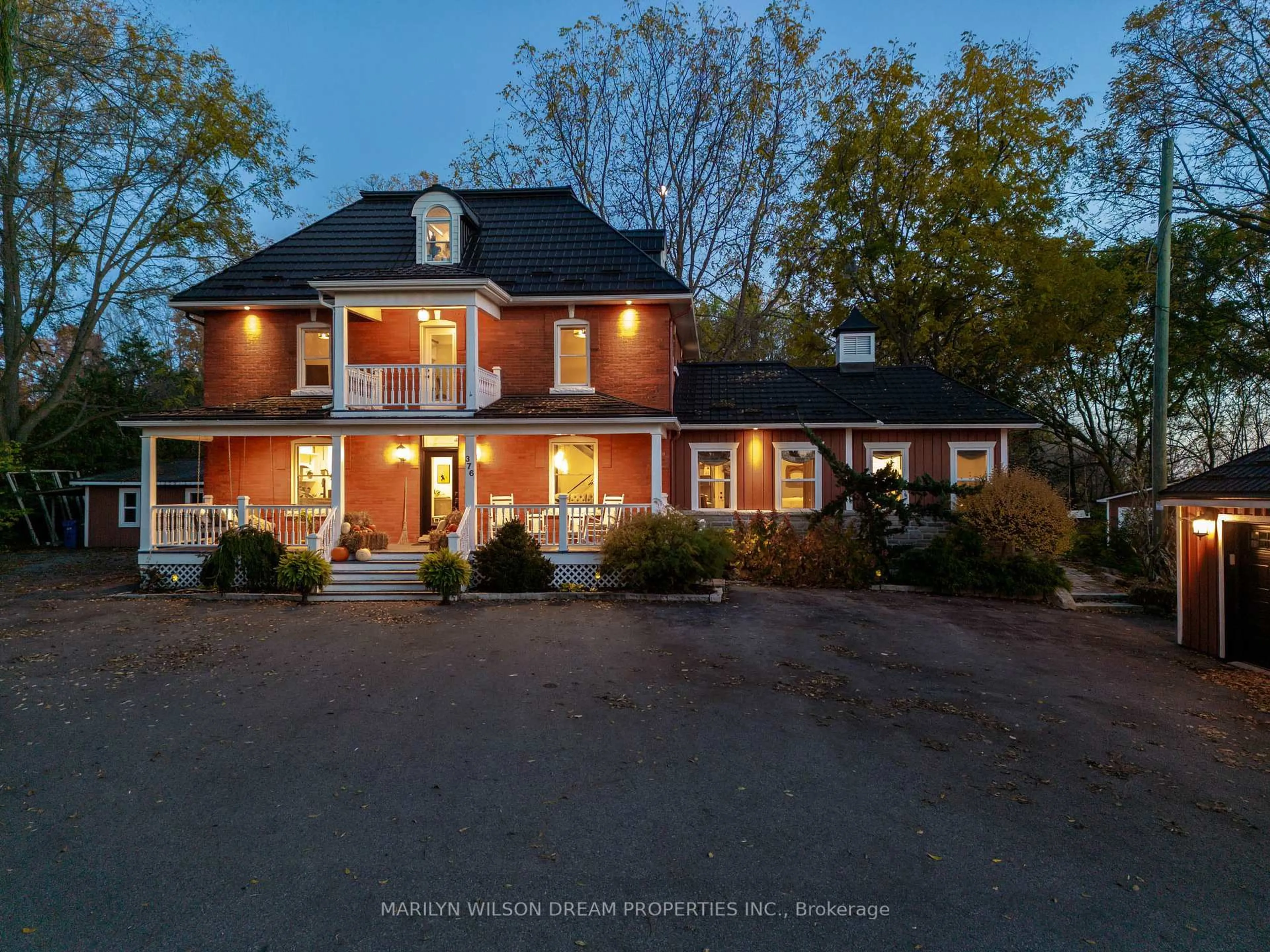 A pic from outside/outdoor area/front of a property/back of a property/a pic from drone, mountain view for 376 Church St, Russell Ontario K4R 1A8