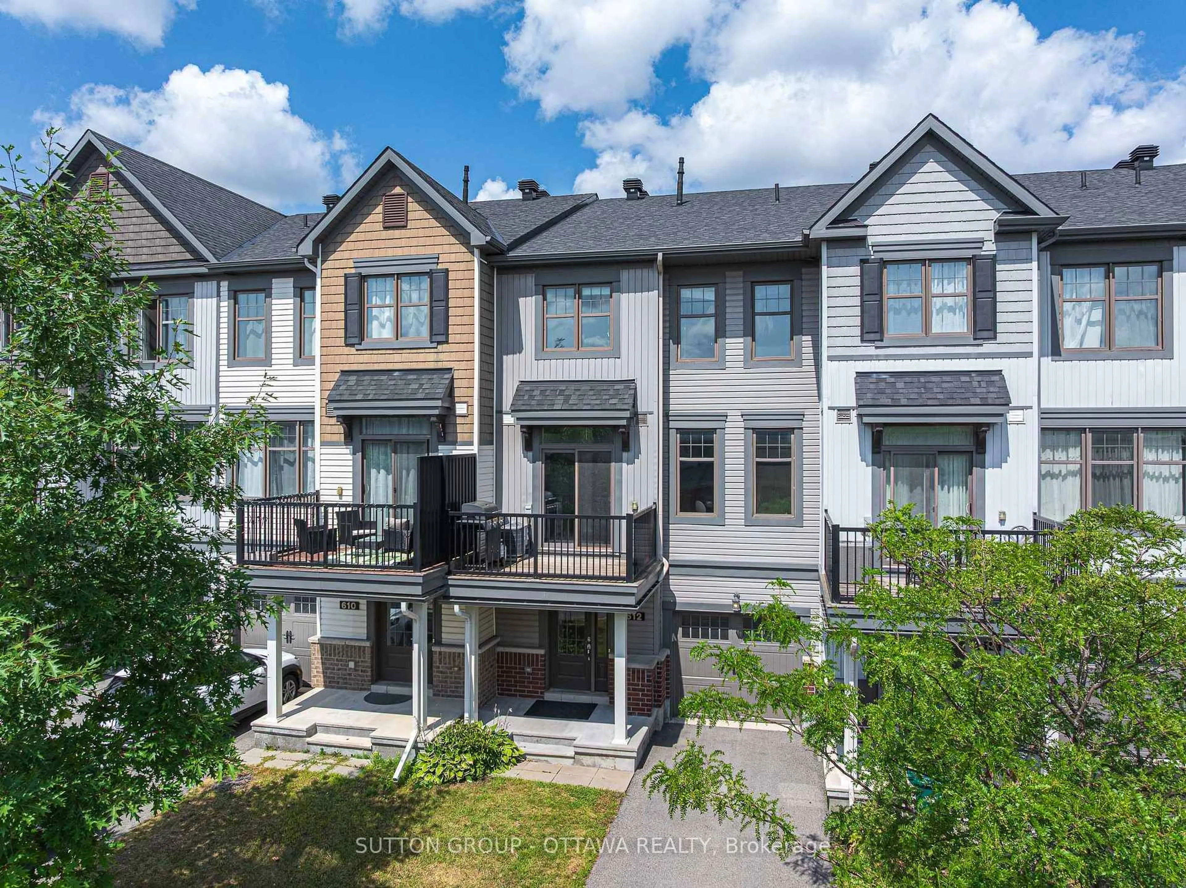 A pic from outside/outdoor area/front of a property/back of a property/a pic from drone, unknown for 612 Lauraleaf Cres, Ottawa Ontario K2J 6G9